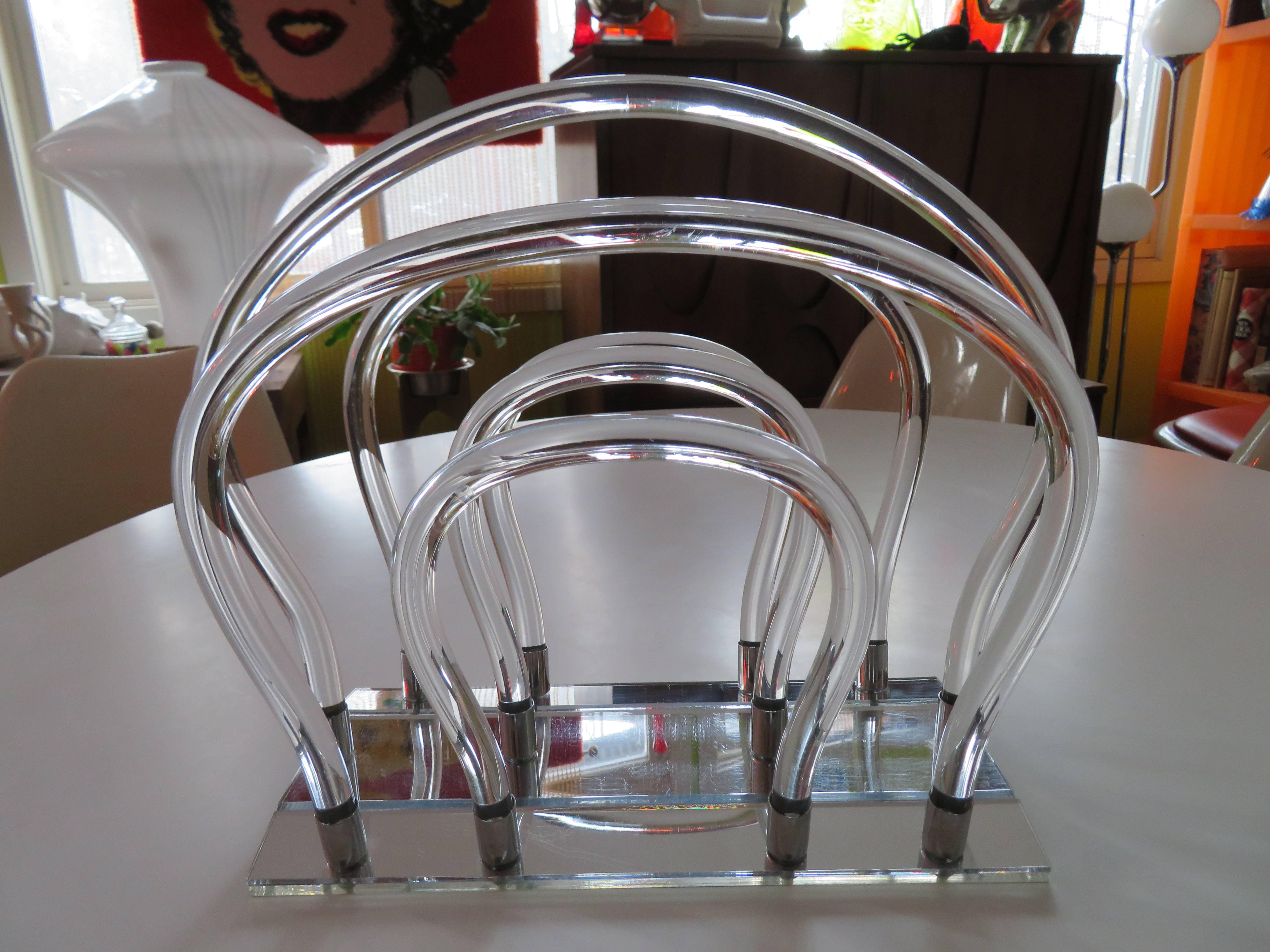 Dorothy Thorpe Lucite, Chrome and Mirror Magazine Rack For Sale 3