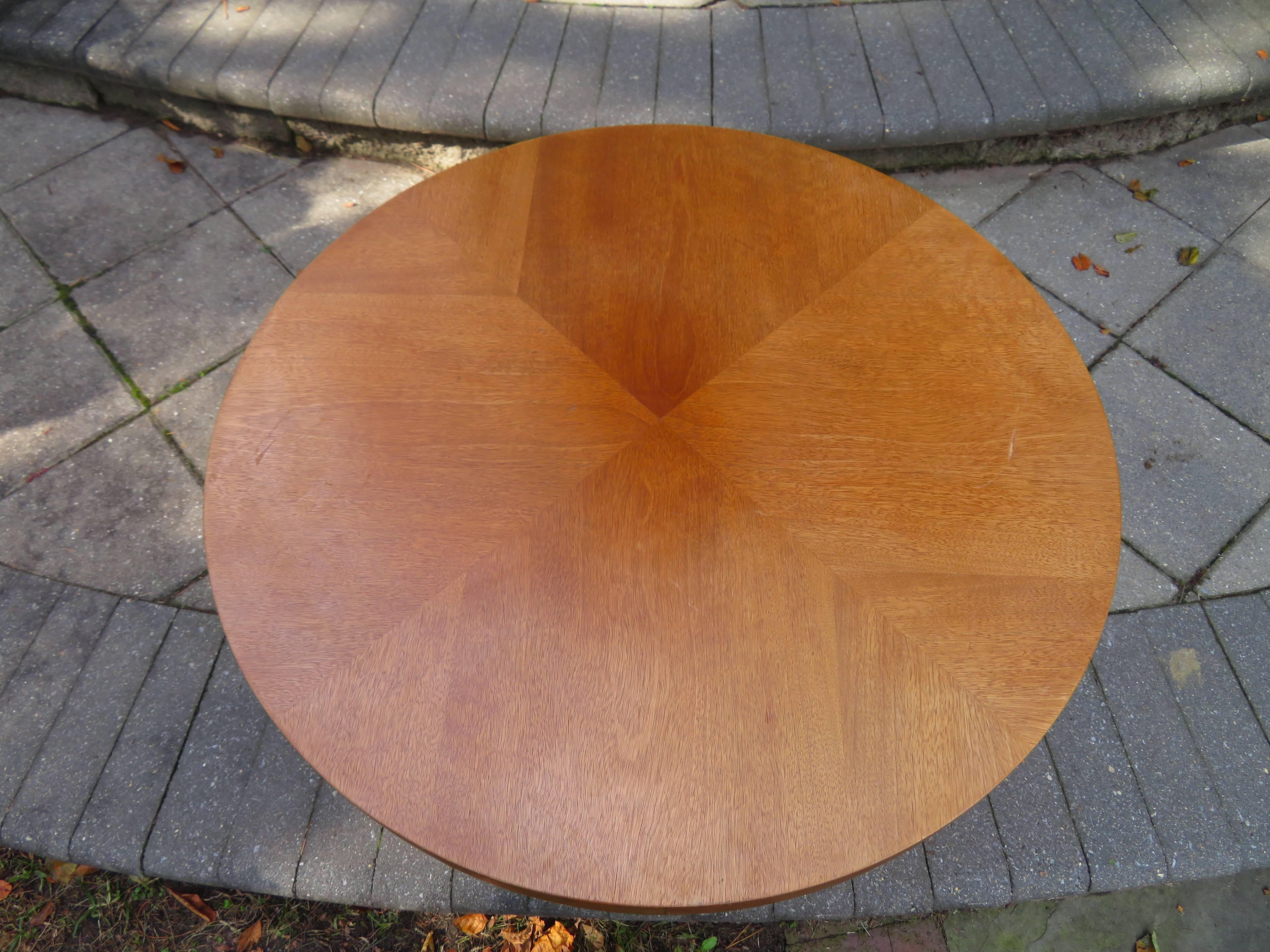Mid-Century Modern Lovely Milo Baughman Style Round Teak ‘X‘ Chrome Base Side End Table For Sale