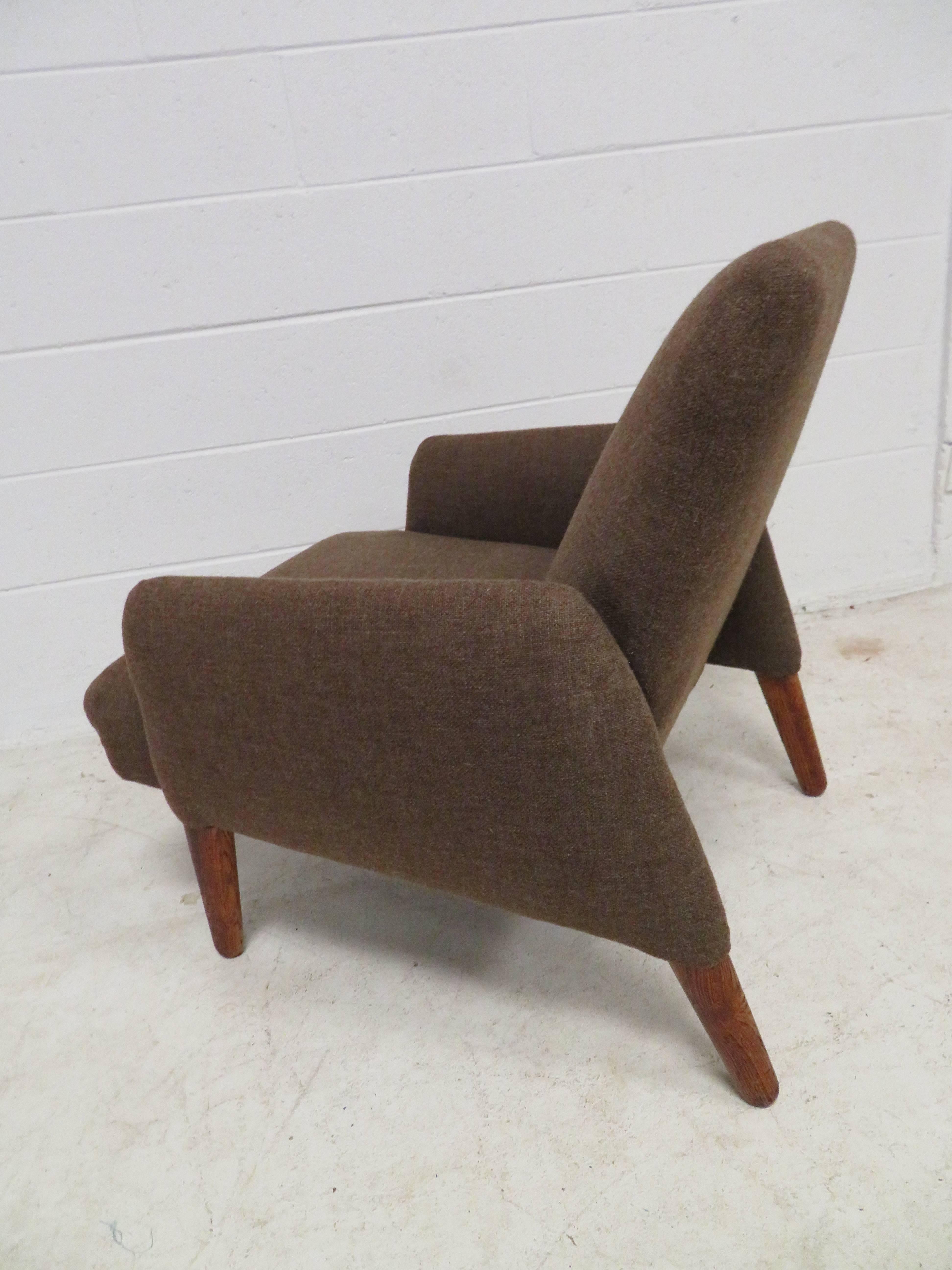 Handsome Teak Lounge Chair Mid-Century Modern For Sale 2