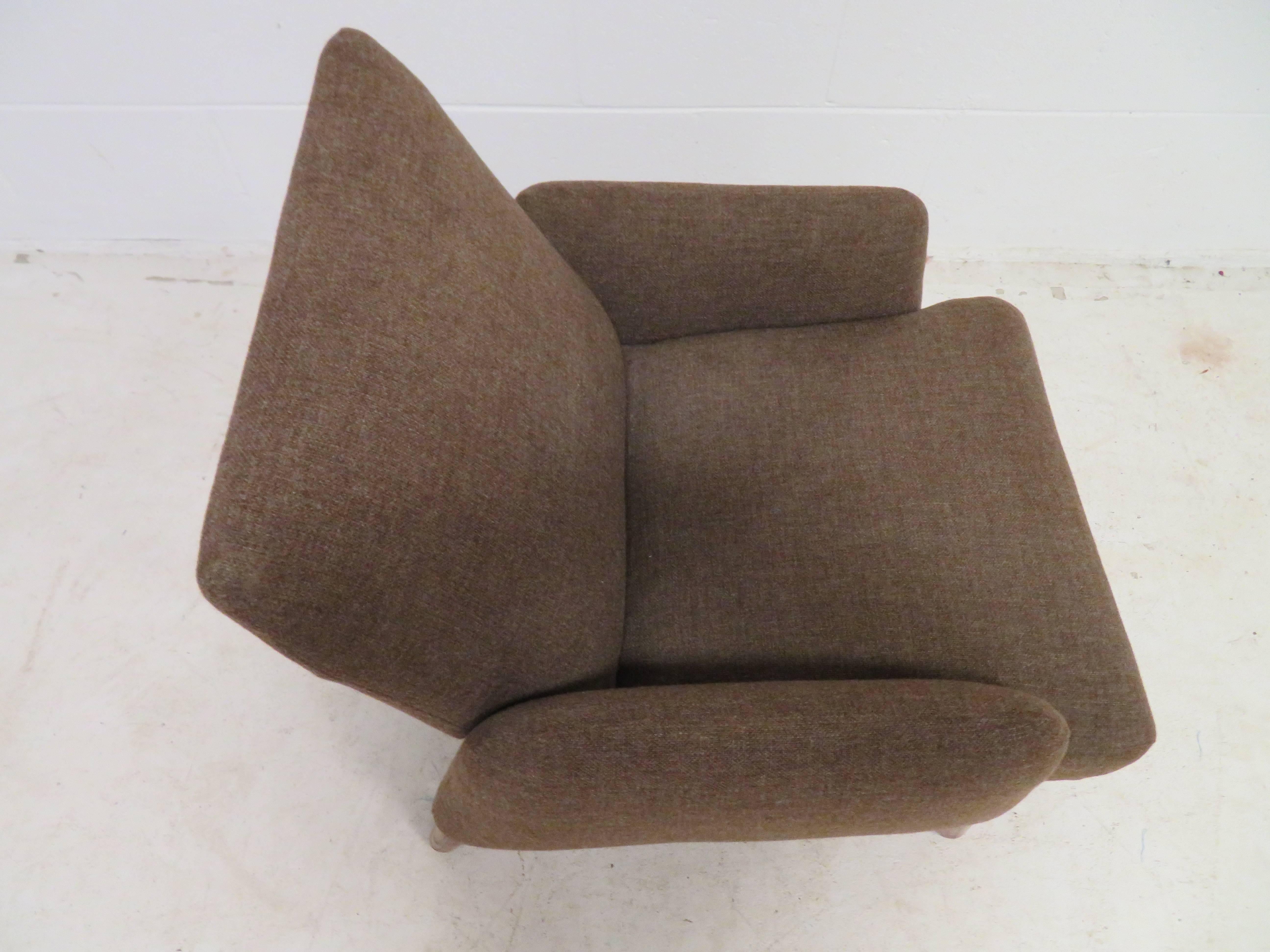 Handsome Teak Lounge Chair Mid-Century Modern For Sale 1