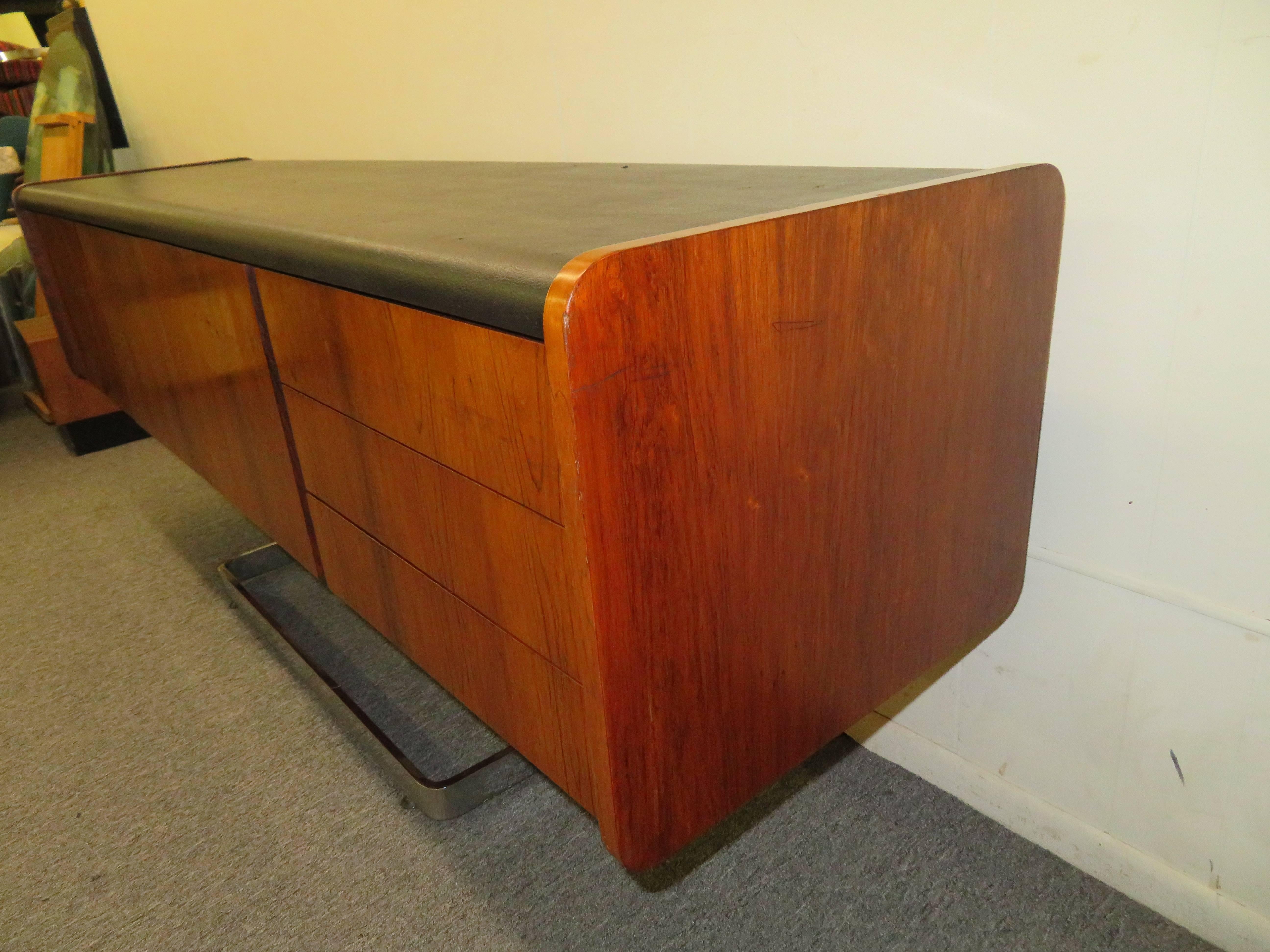 Fabulous Rosewood and Chrome Credenza by Ste. Marie and Laurent In Good Condition For Sale In Pemberton, NJ