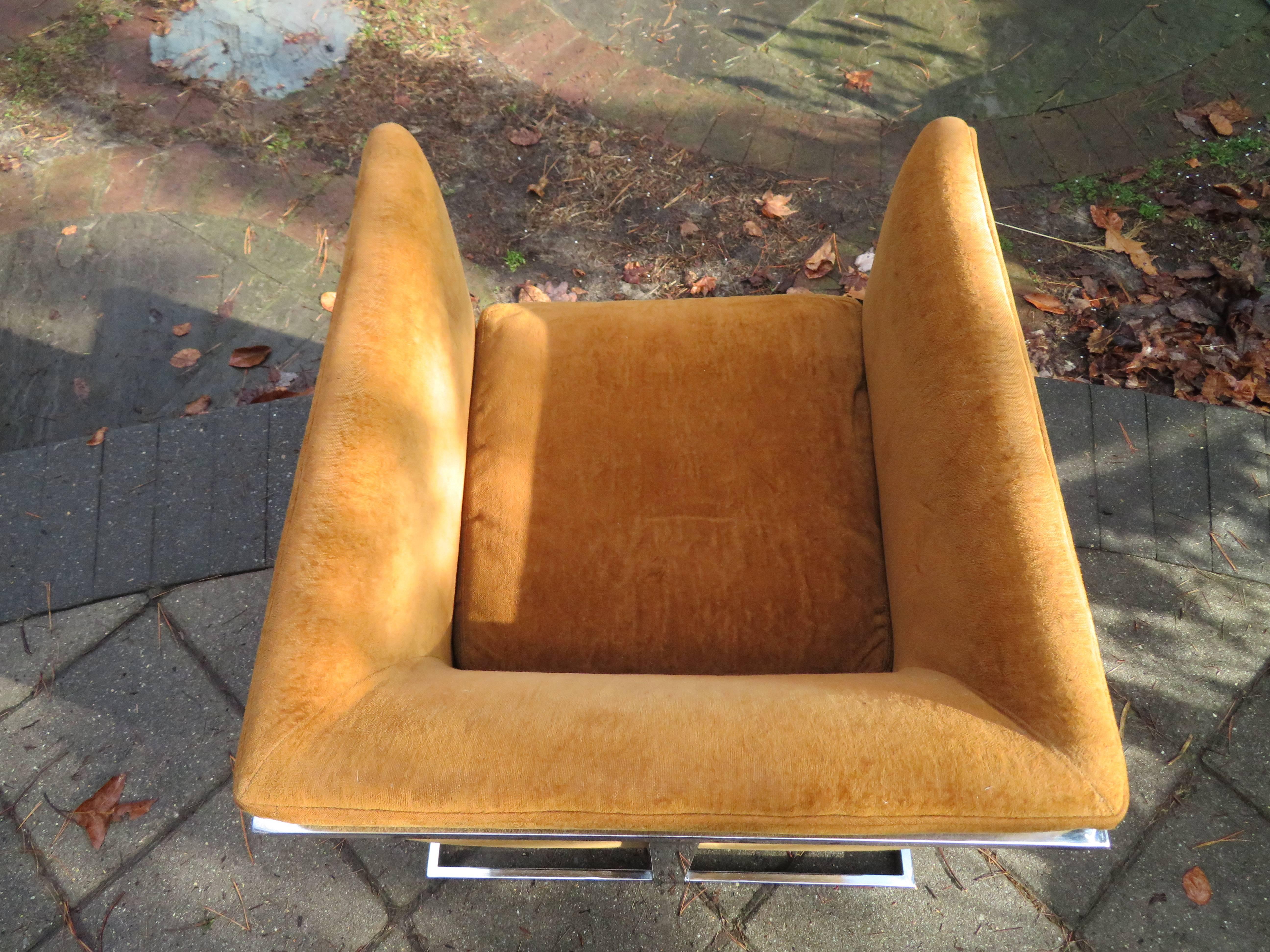 Petite Milo Baughman Chrome Cube Lounge Chair, Mid-Century Modern In Good Condition For Sale In Pemberton, NJ