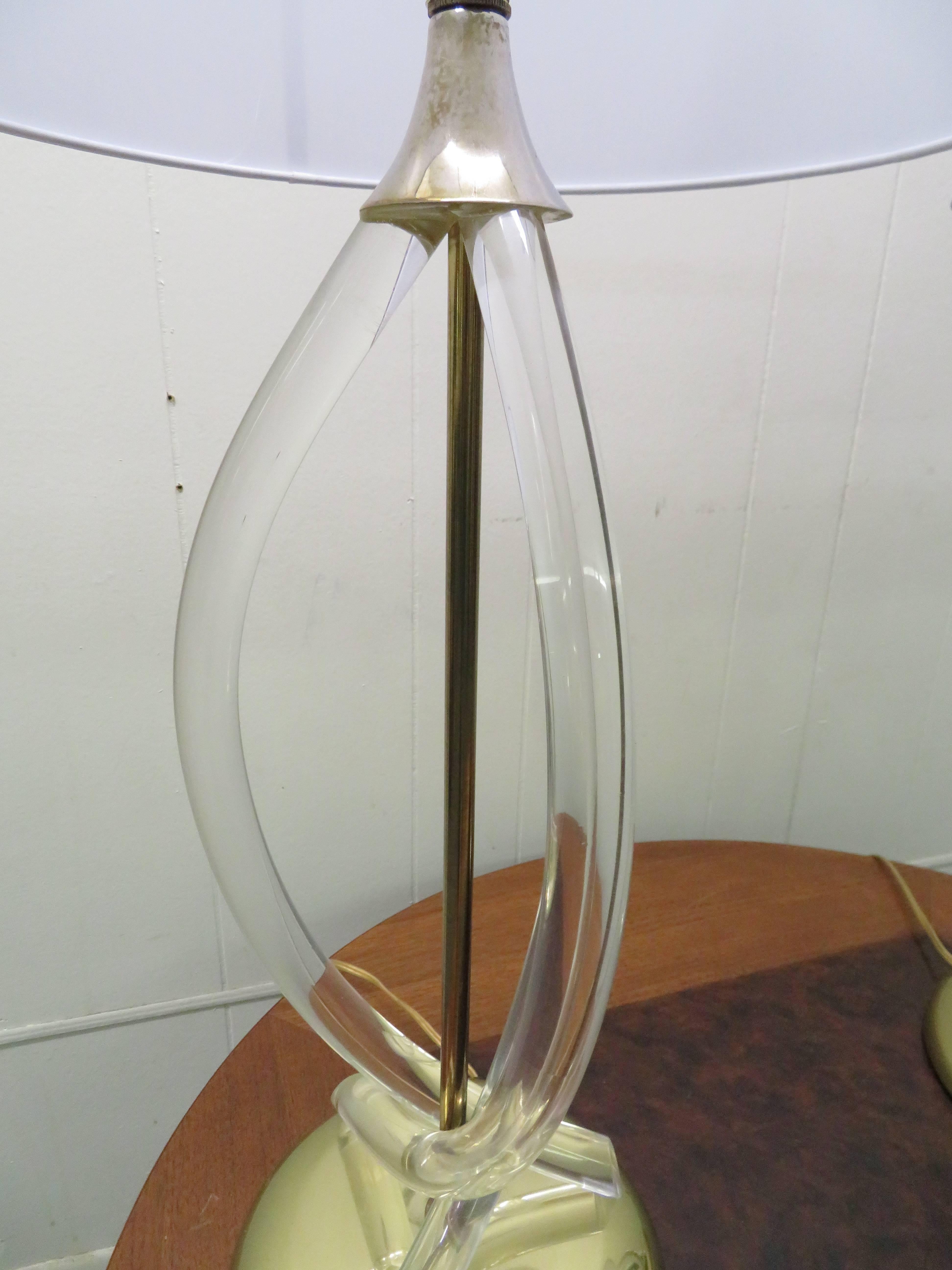 American Stunning Pair of Dorothy Thorpe Lucite and Brass Lamps, Hollywood Regency