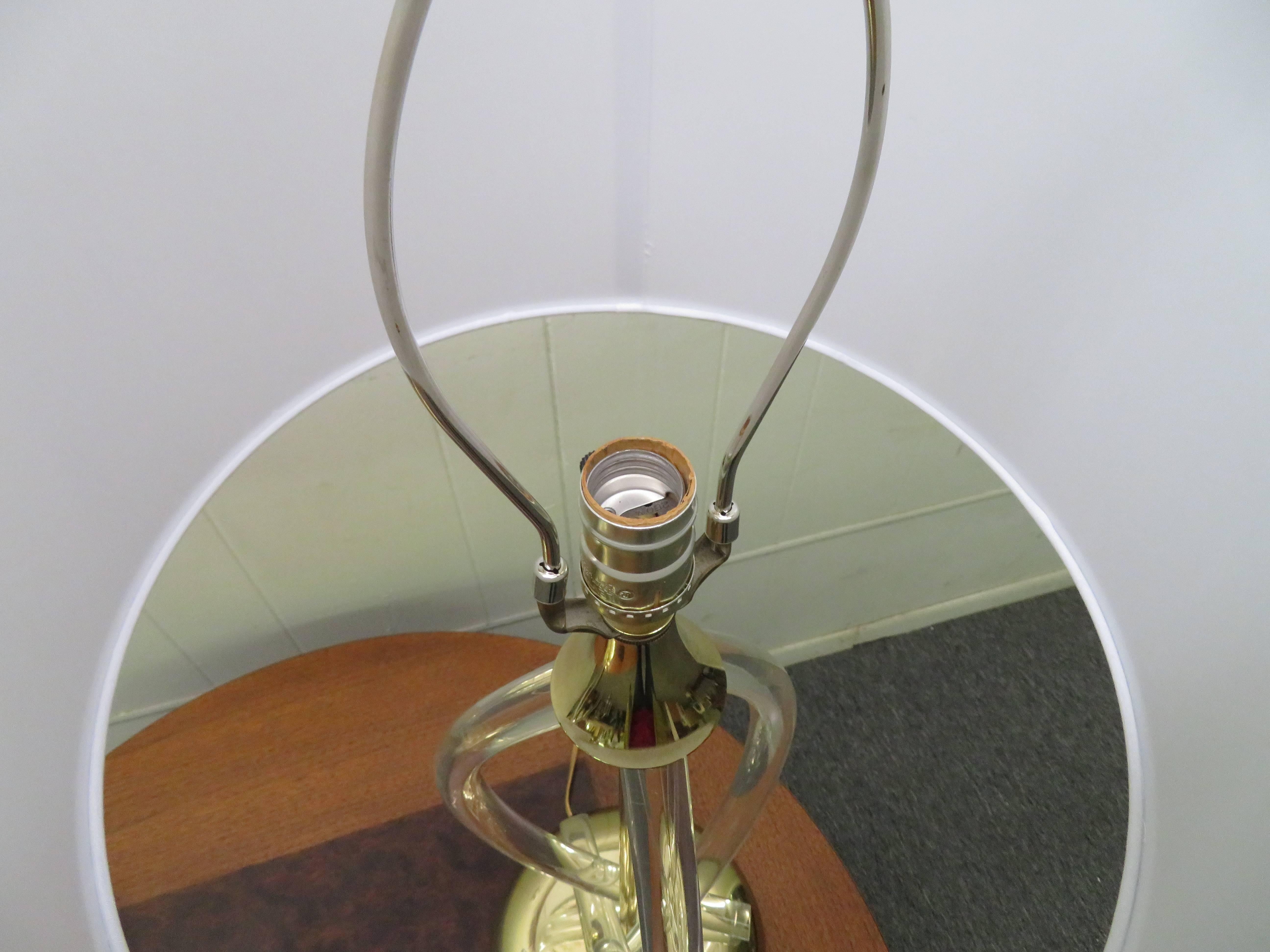 Stunning Pair of Dorothy Thorpe Lucite and Brass Lamps, Hollywood Regency 5