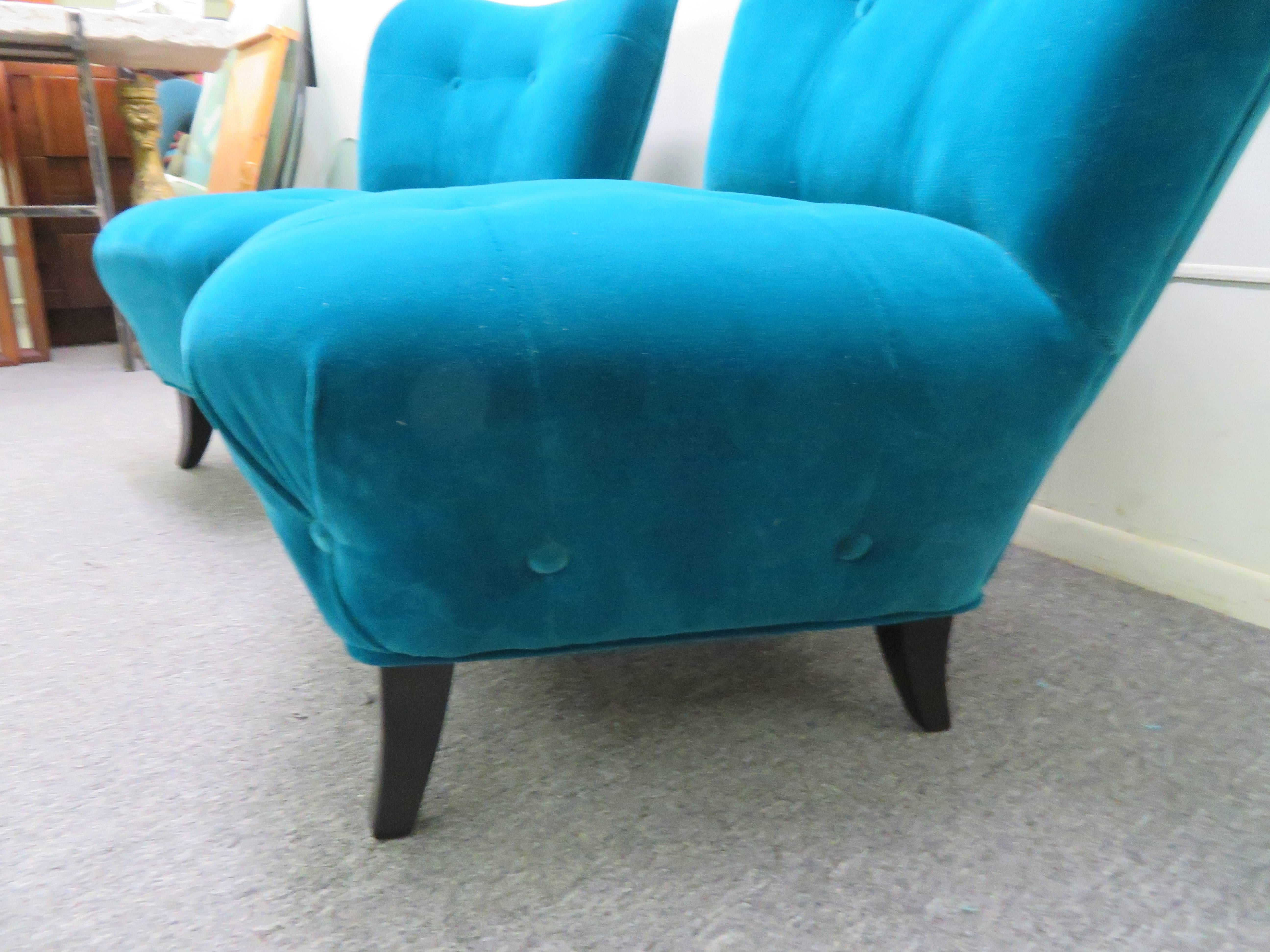 Milieu du XXe siècle Excellente paire de chaises pantoufles en mohair de style Gilbert Rohde, mi-siècle moderne en vente