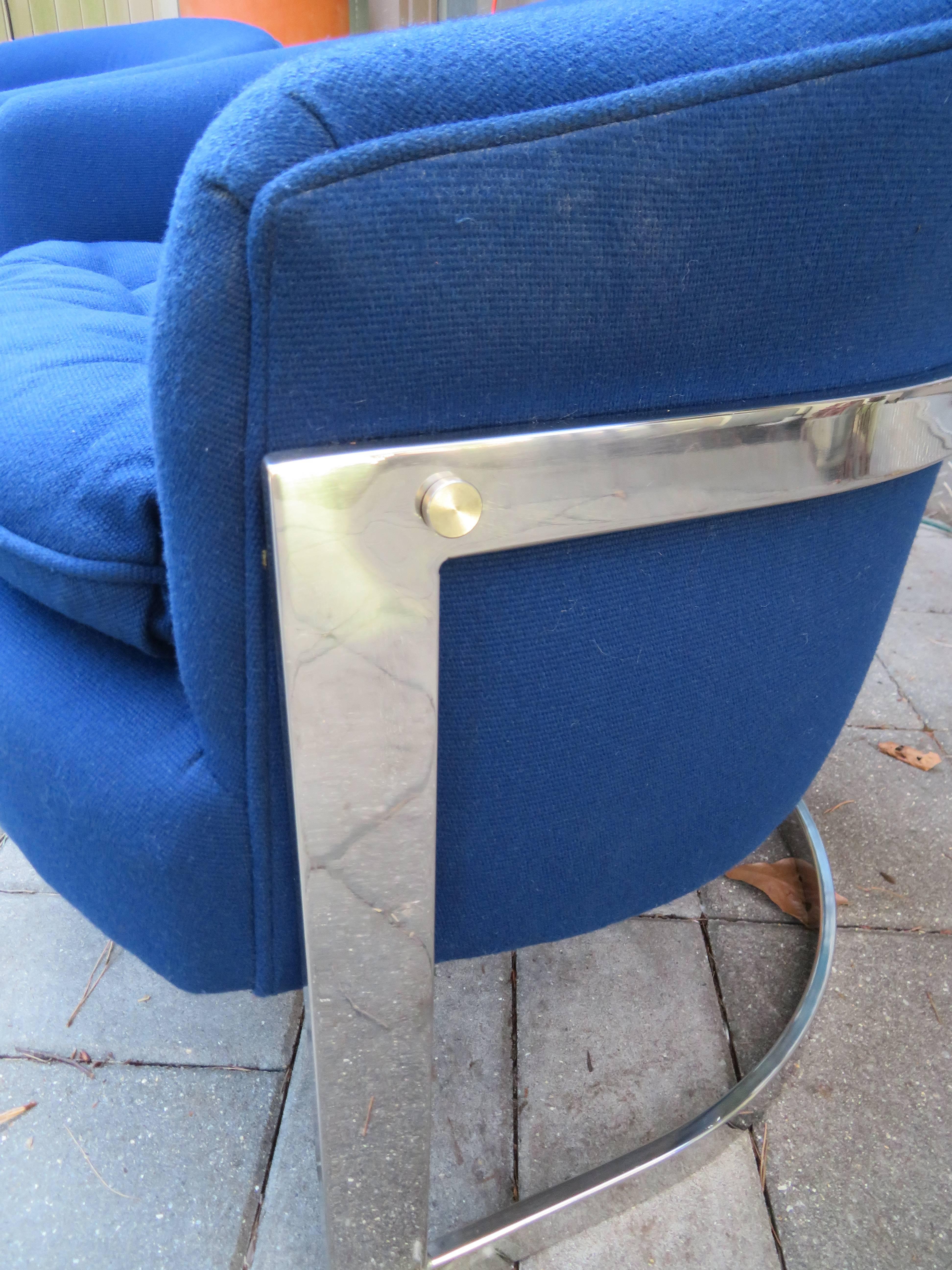 Fabuleuse paire de chaises à dossier baril chromé, style mi-siècle moderne Bon état - En vente à Pemberton, NJ