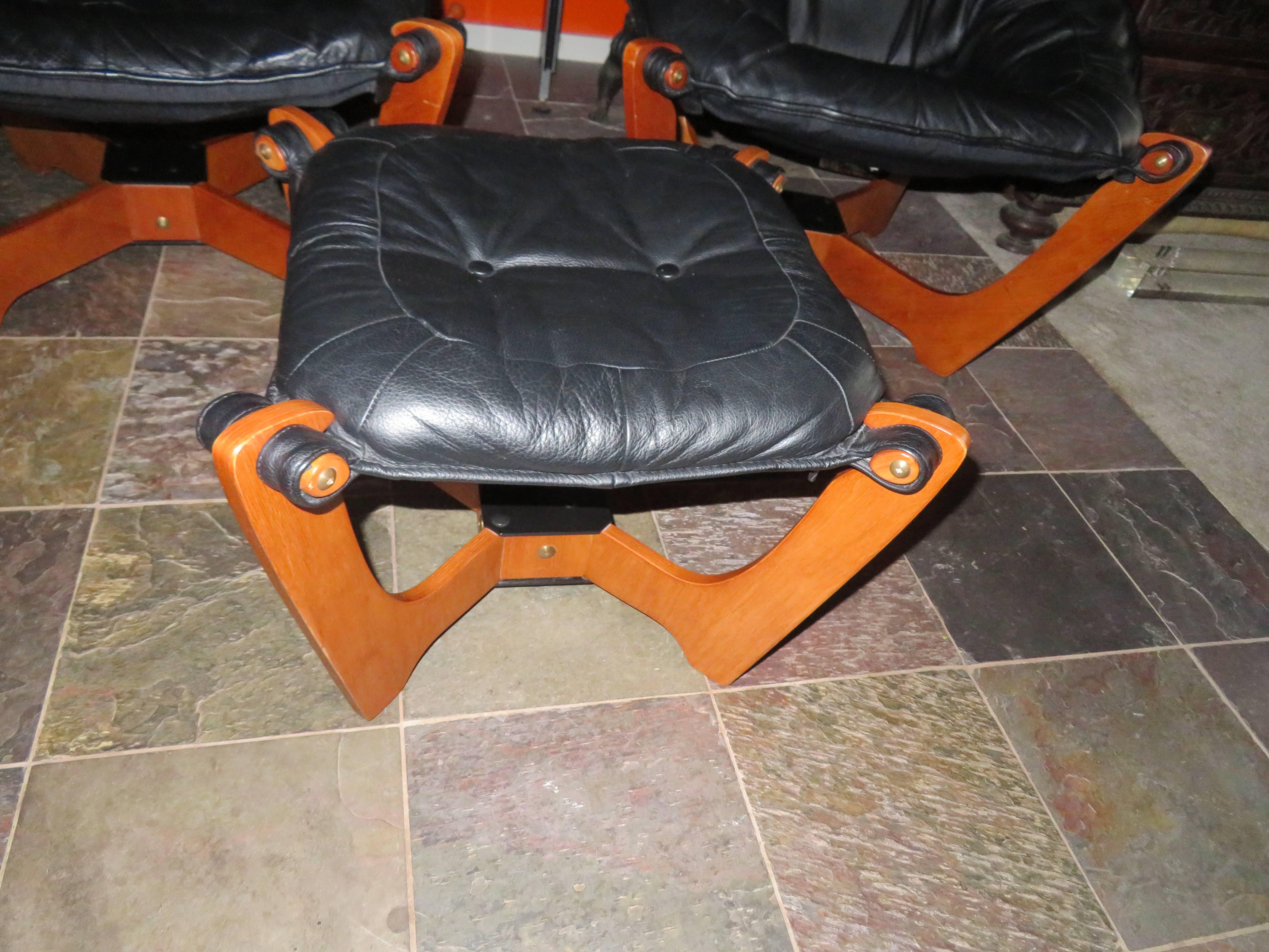 Pair of Luna Black Leather Sling Chairs with Ottoman Odd Knutsen Norway In Good Condition In Pemberton, NJ