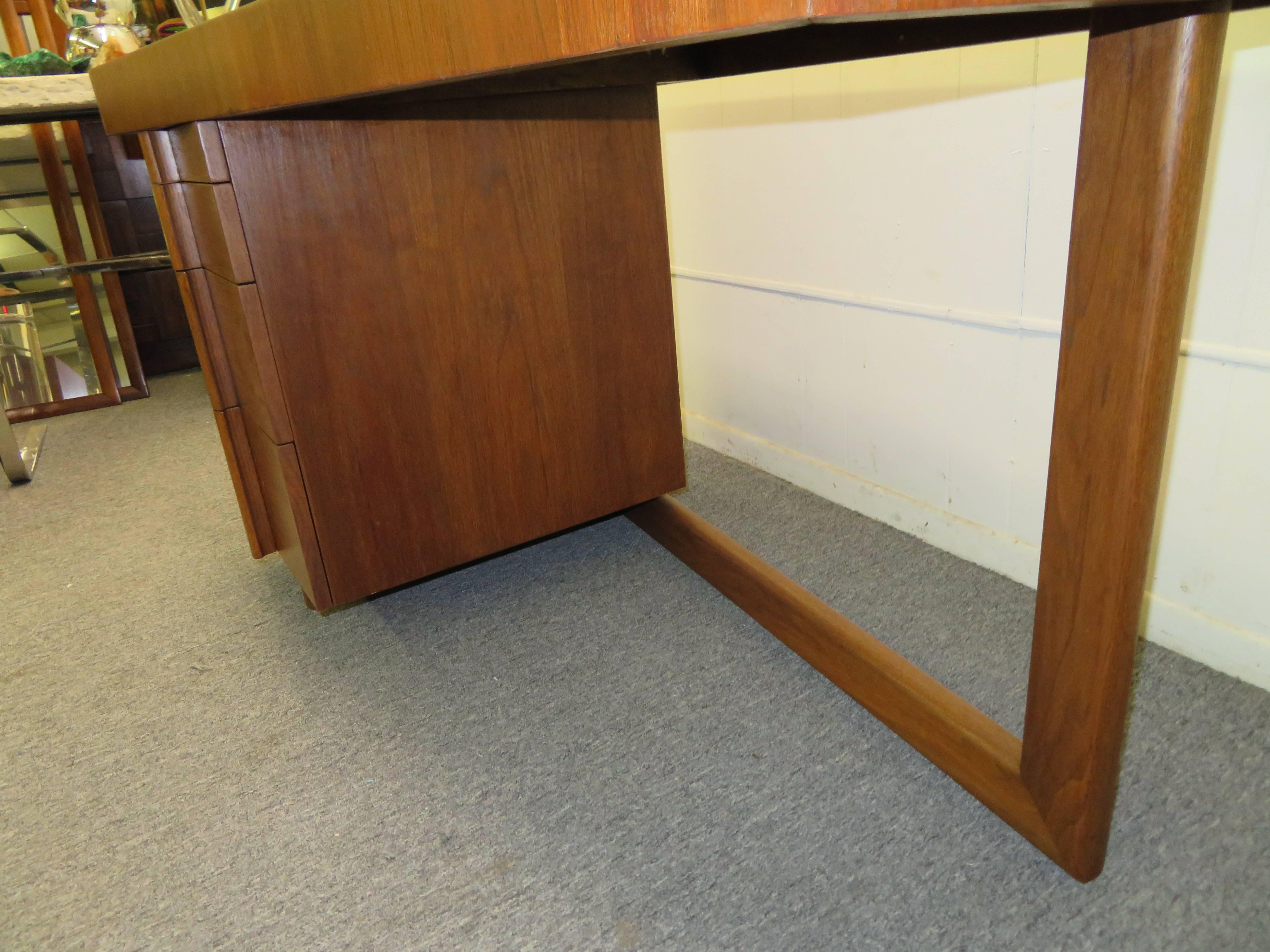 Mid-20th Century Mid-Century Modern Asymmetrical Walnut Desk Attributed to Gilbert Rohde