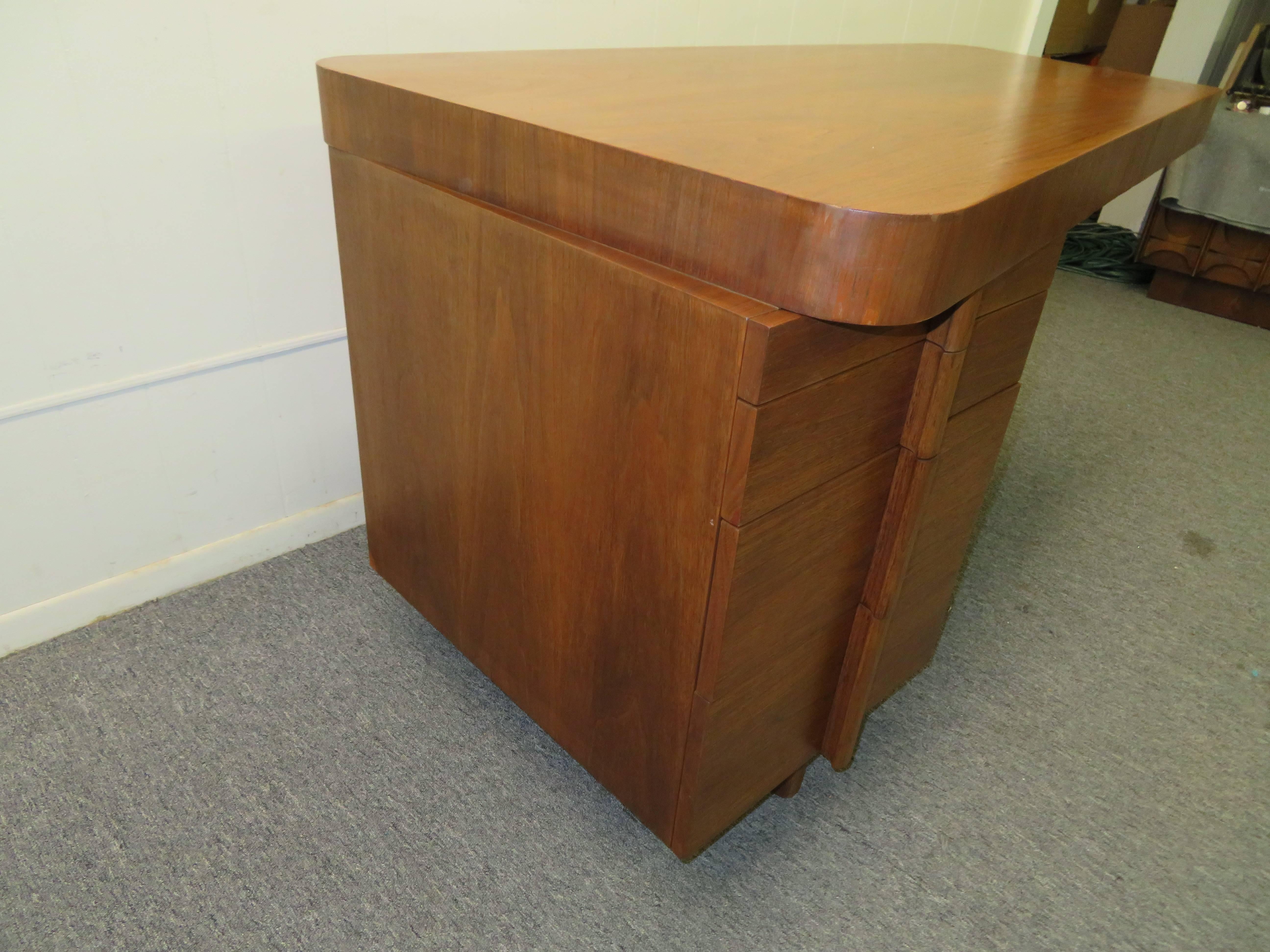 Mid-Century Modern Asymmetrical Walnut Desk Attributed to Gilbert Rohde 3