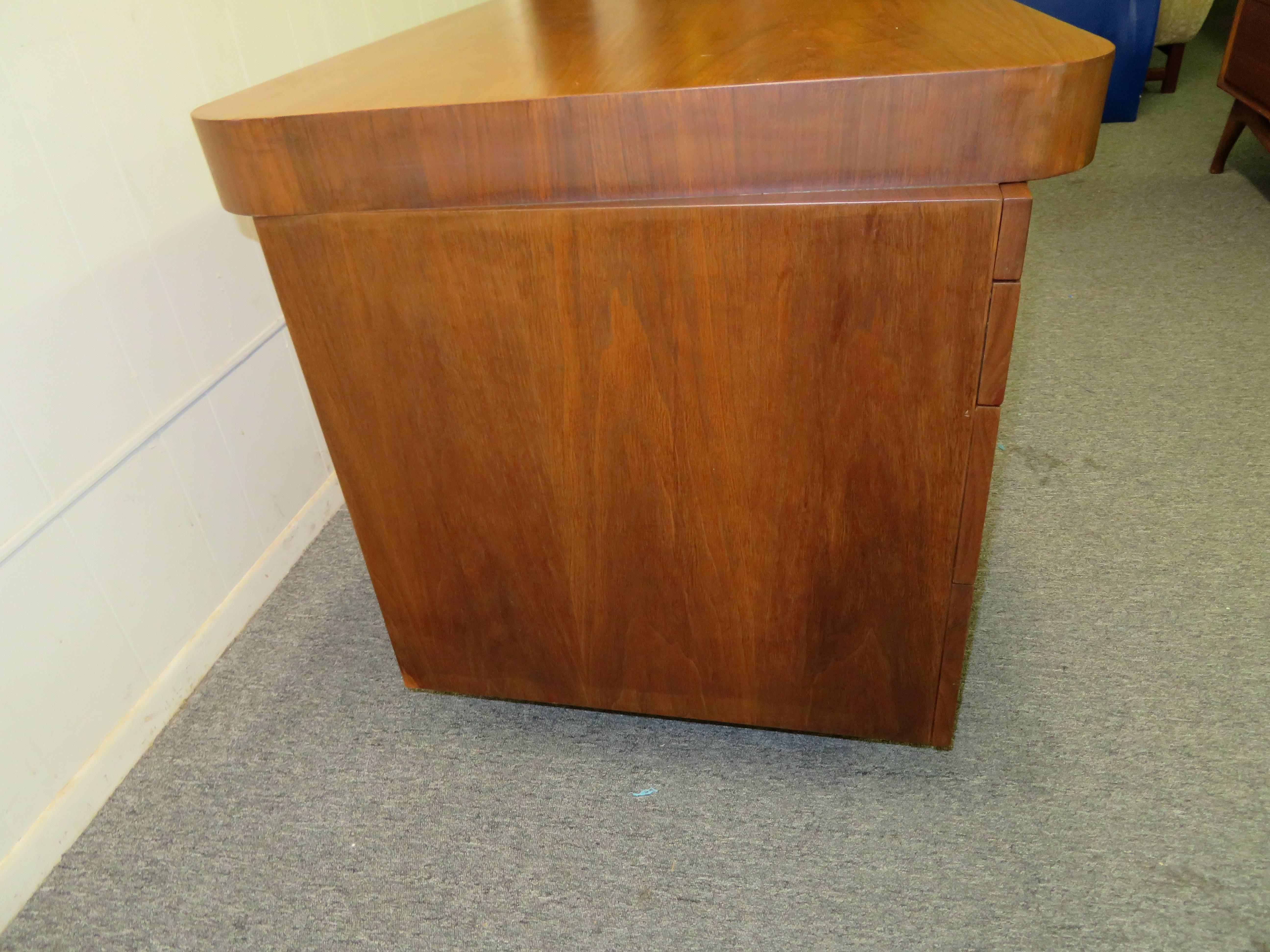 Mid-Century Modern Asymmetrical Walnut Desk Attributed to Gilbert Rohde 4