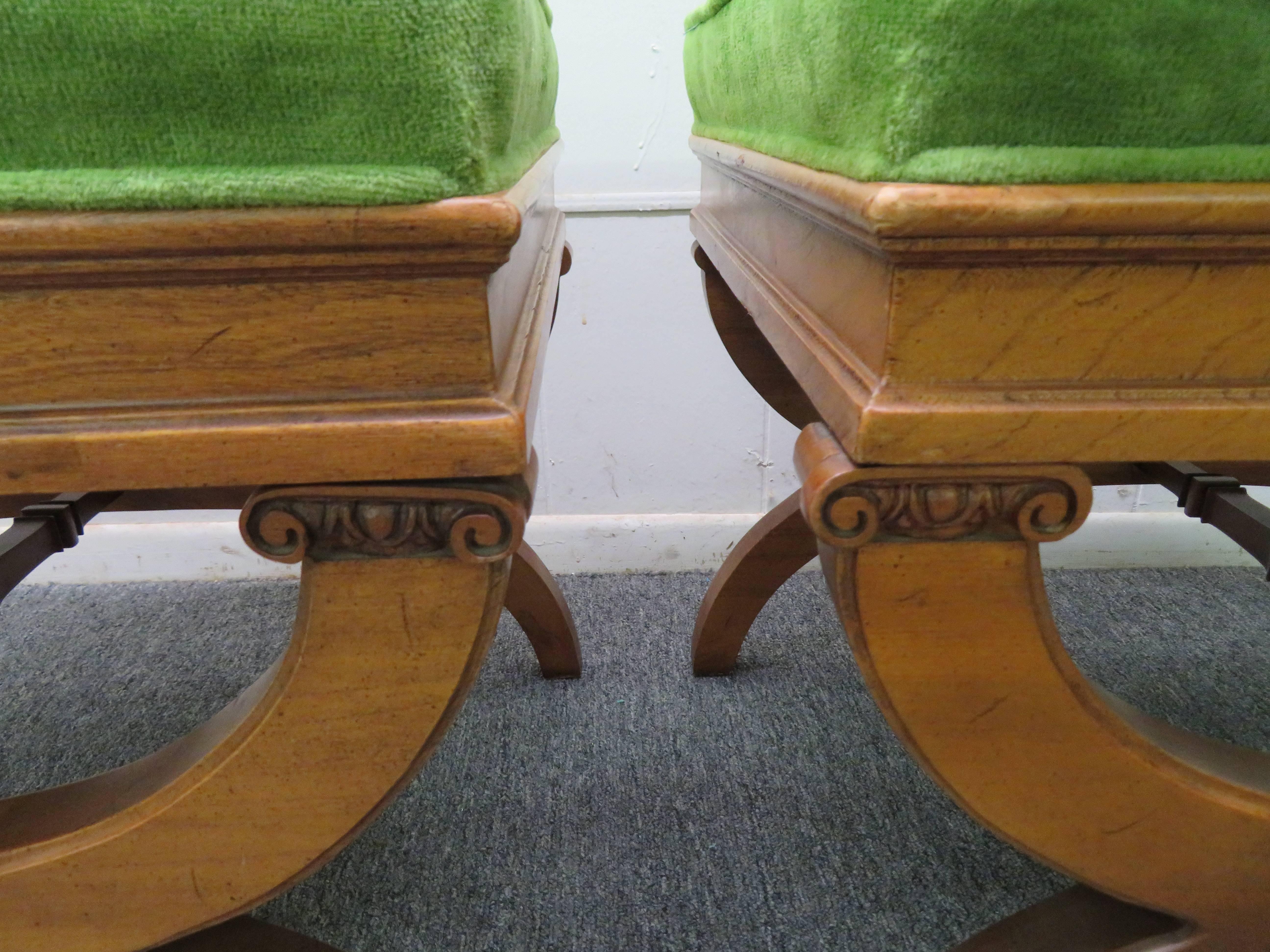 Pair of Carved Walnut Hollywood Regency Style X-Form Benches Stools In Good Condition In Pemberton, NJ