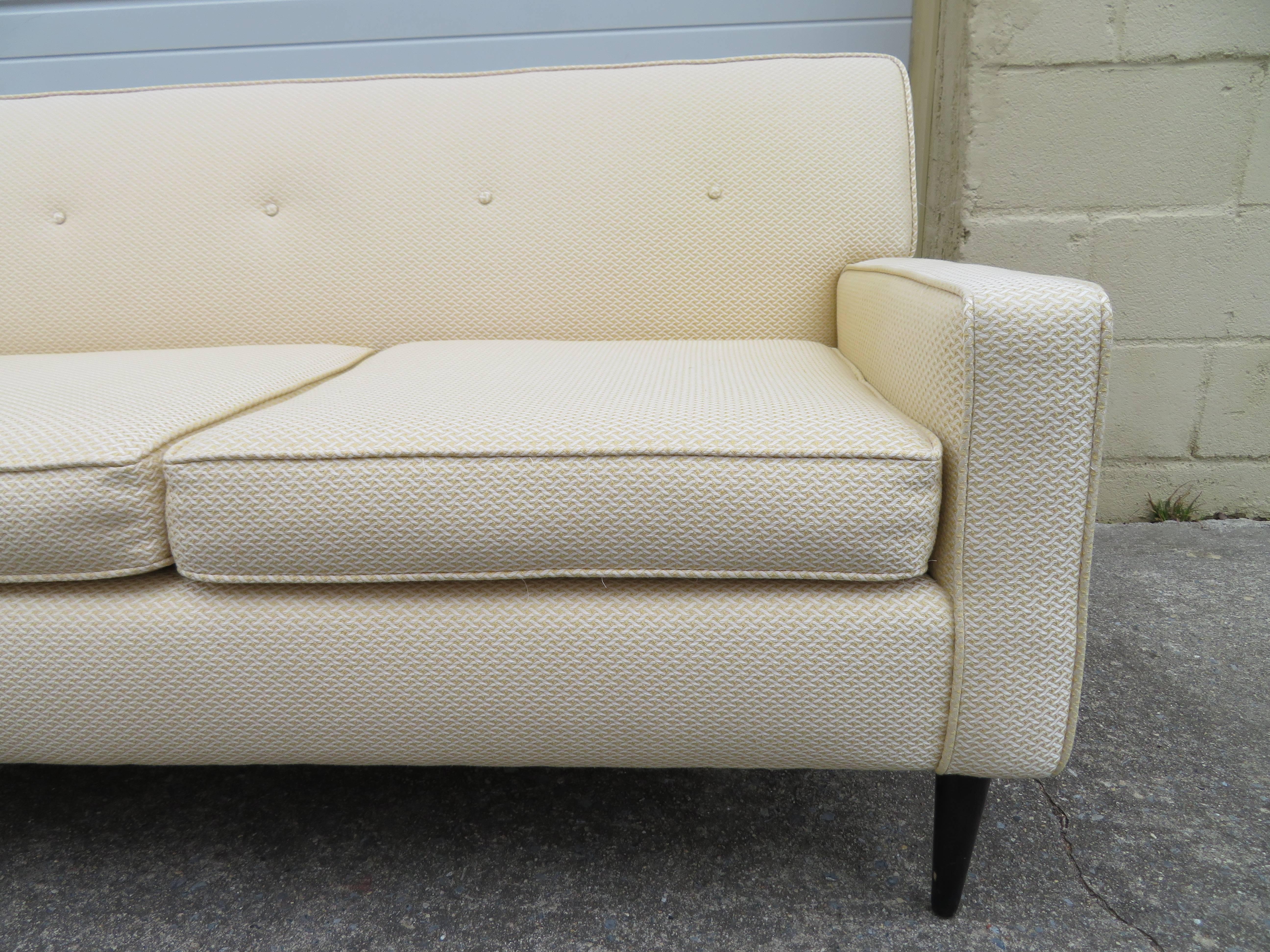 Handsome Harvey Probber Style Four-Seat Sofa, Mid-Century Modern In Good Condition For Sale In Pemberton, NJ