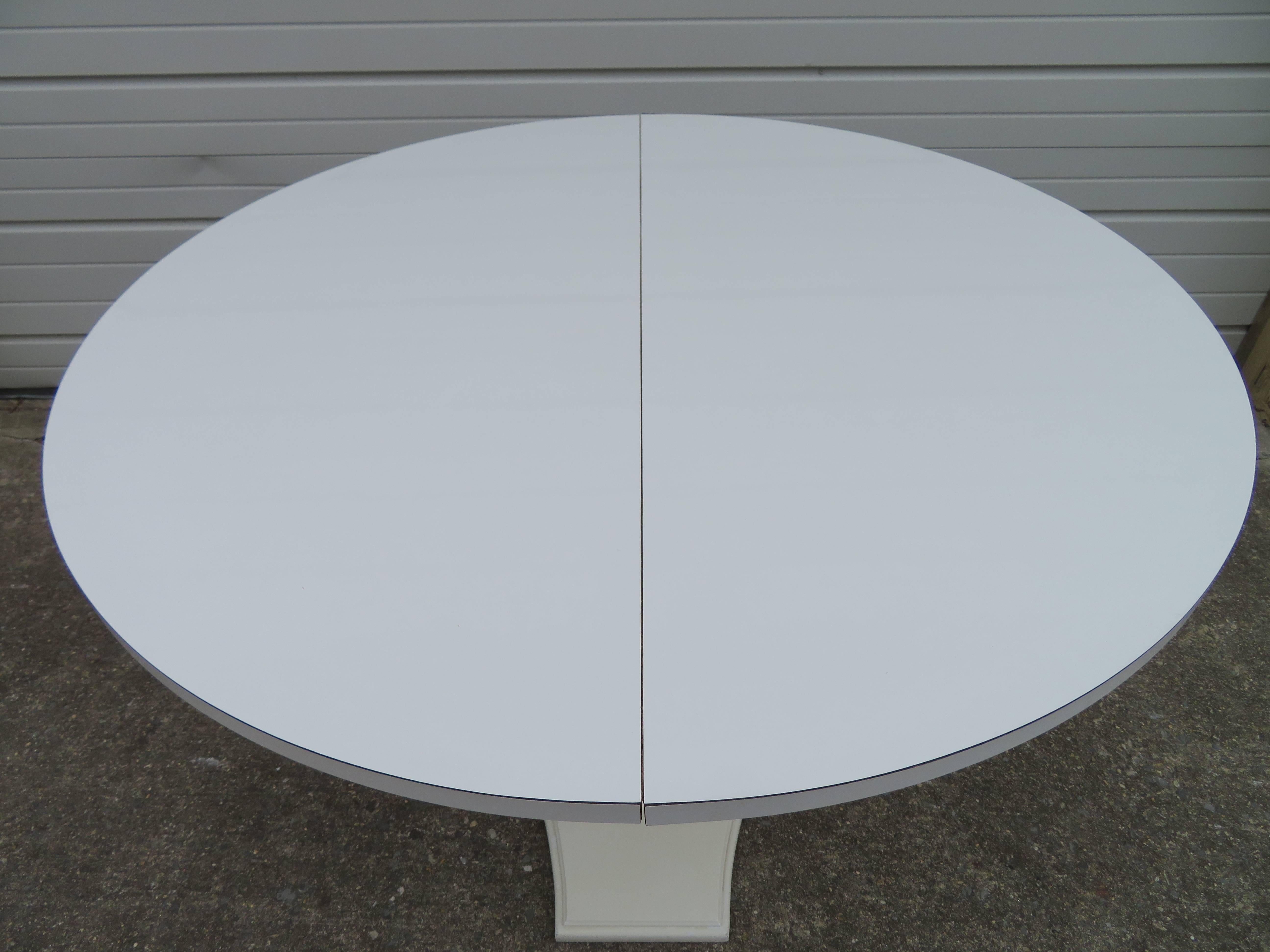 Painted Lovely Hollywood Regency Round Dining Table For Sale