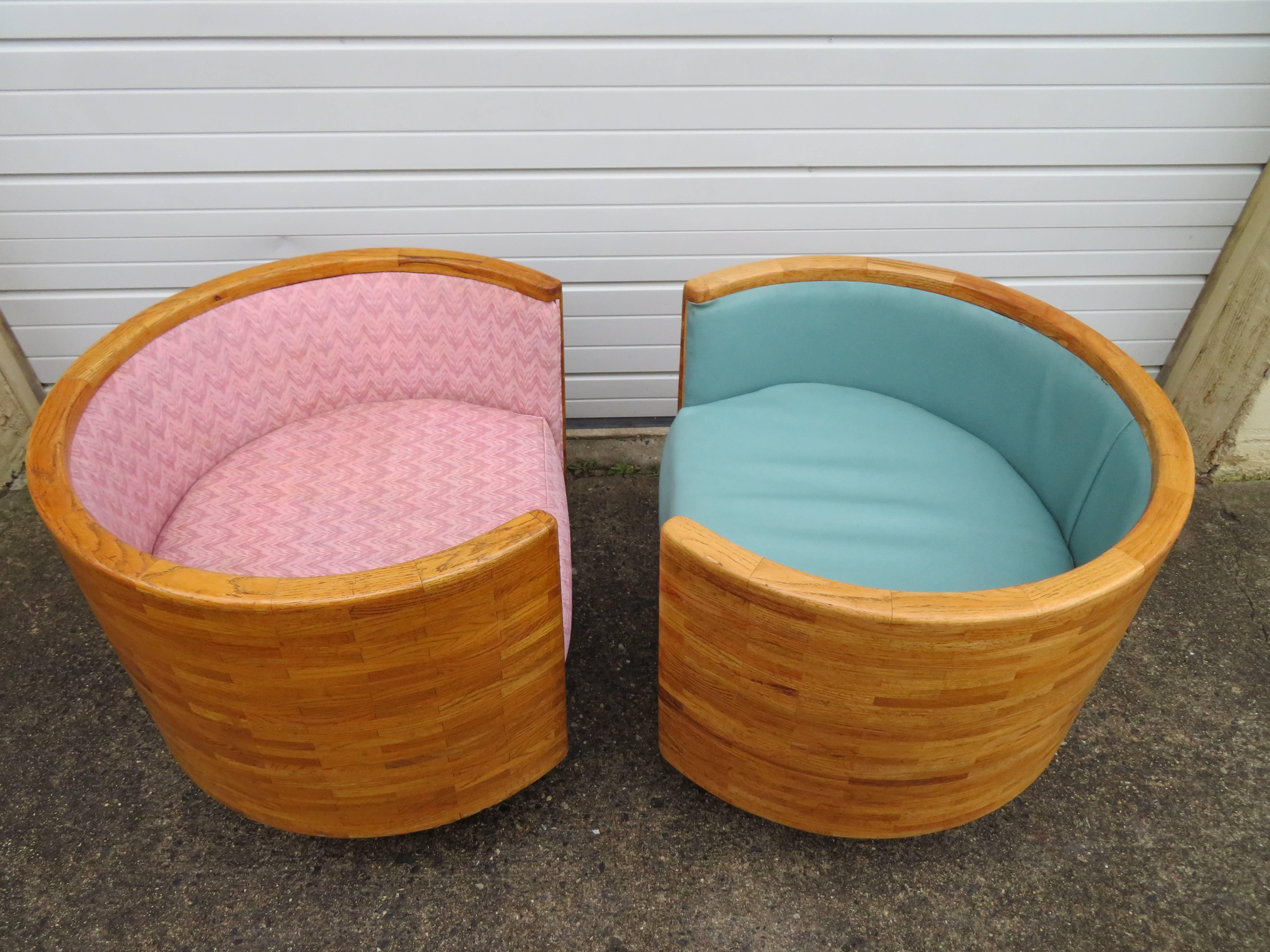 Mid-20th Century Pair of Butcher Block Milo Baughman Style Barrel Back Lounge Chairs, Mid-Century For Sale