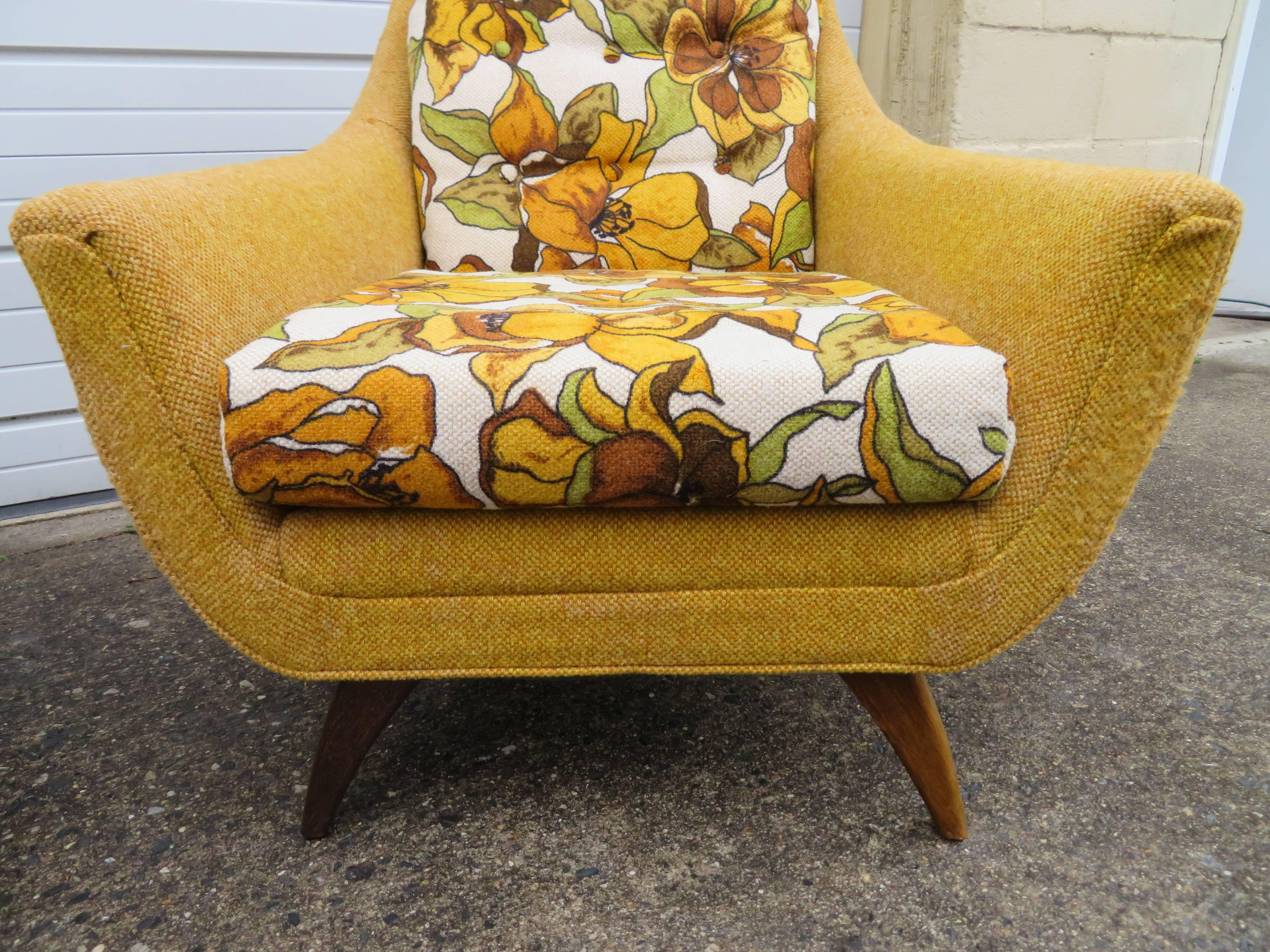 Lovely Pair of American Mid-Century Modern Scoop Lounge Chairs Bassett In Good Condition In Pemberton, NJ