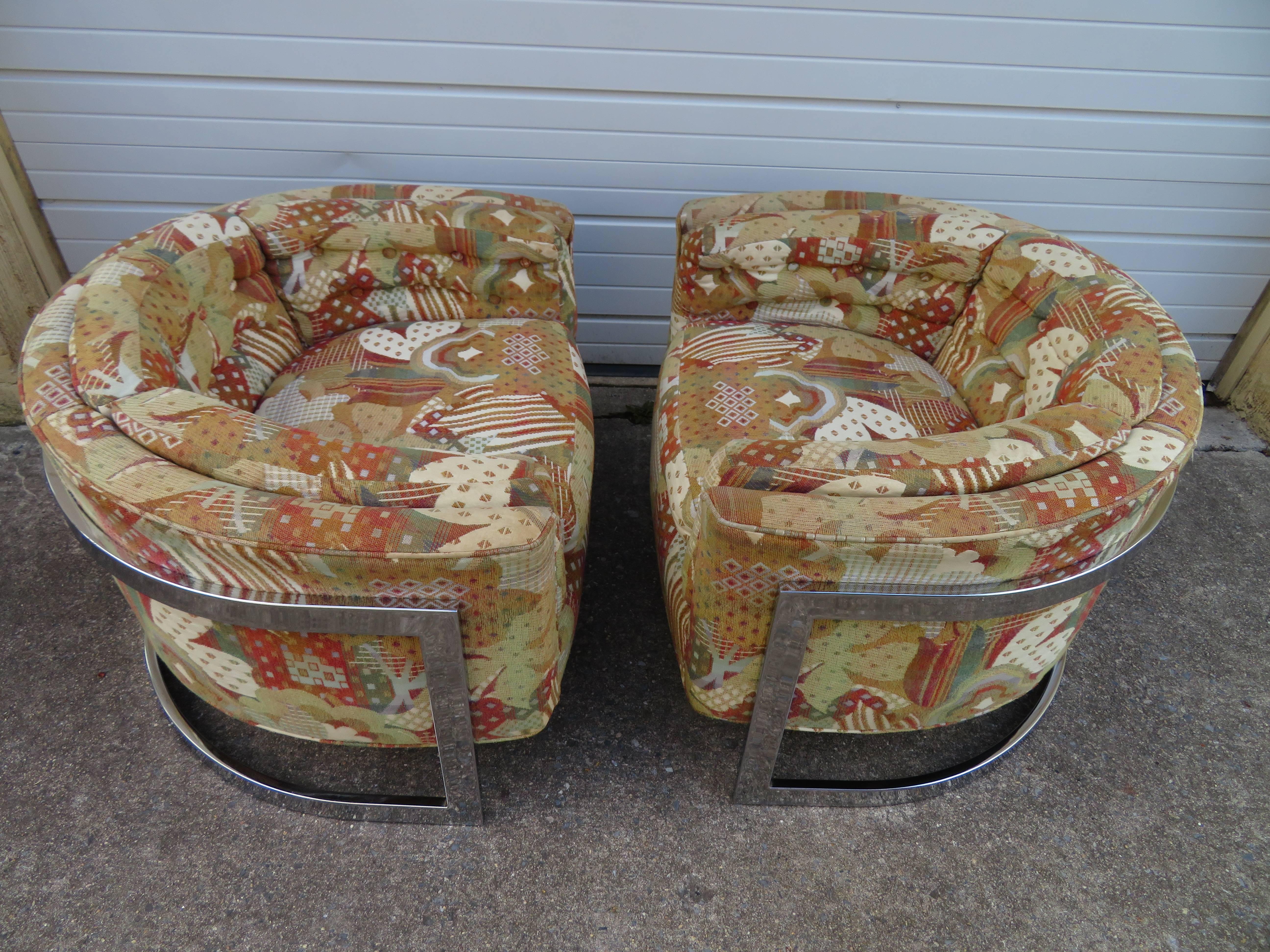 Paire de fauteuils de salon Metropolitan à dossier baril, style mi-siècle moderne en vente 2