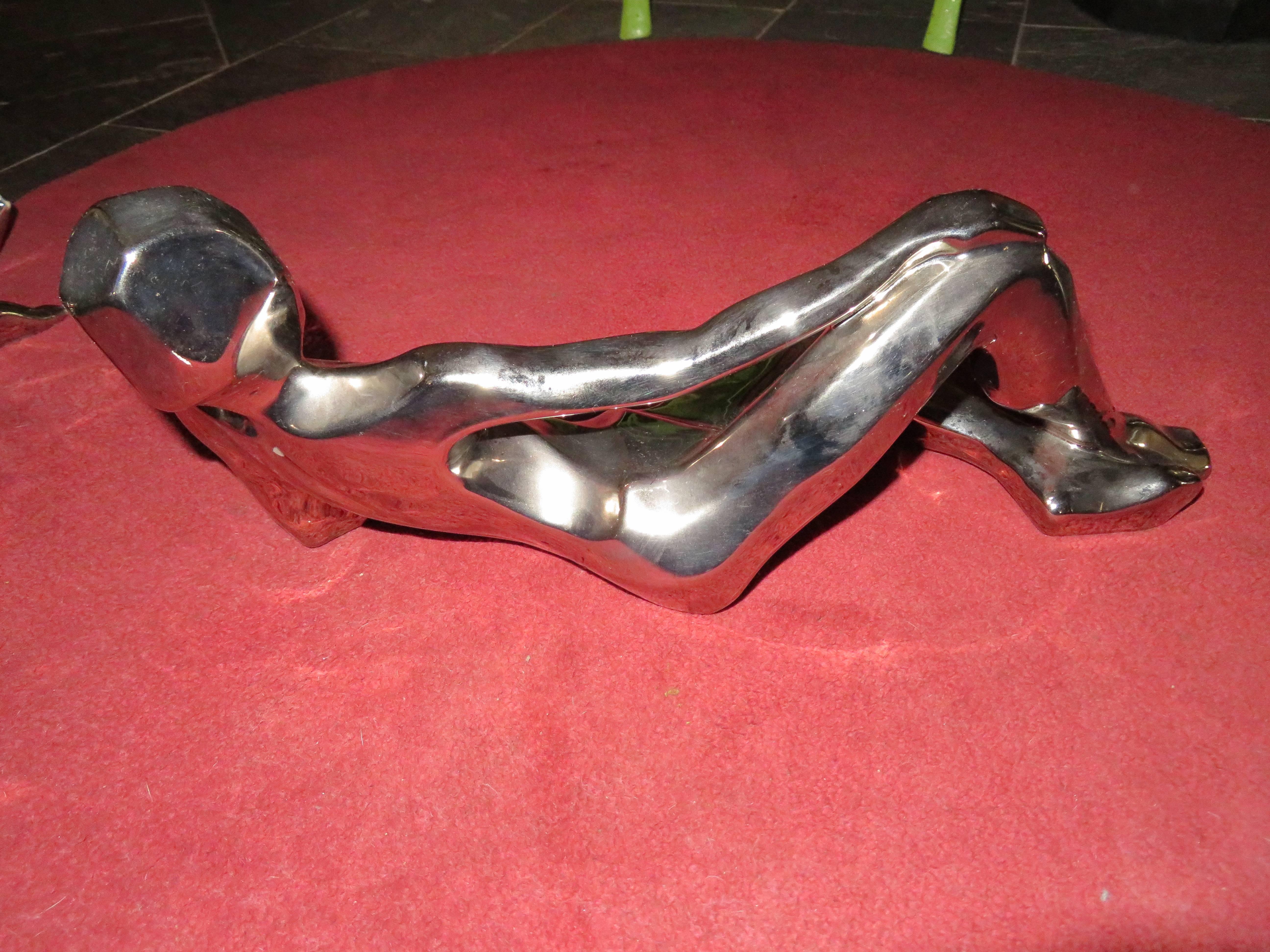 Américain Spectaculaire paire de sculptures en céramique cubiste moderne et nue, mâle et femelle, de Jaru en argent. en vente