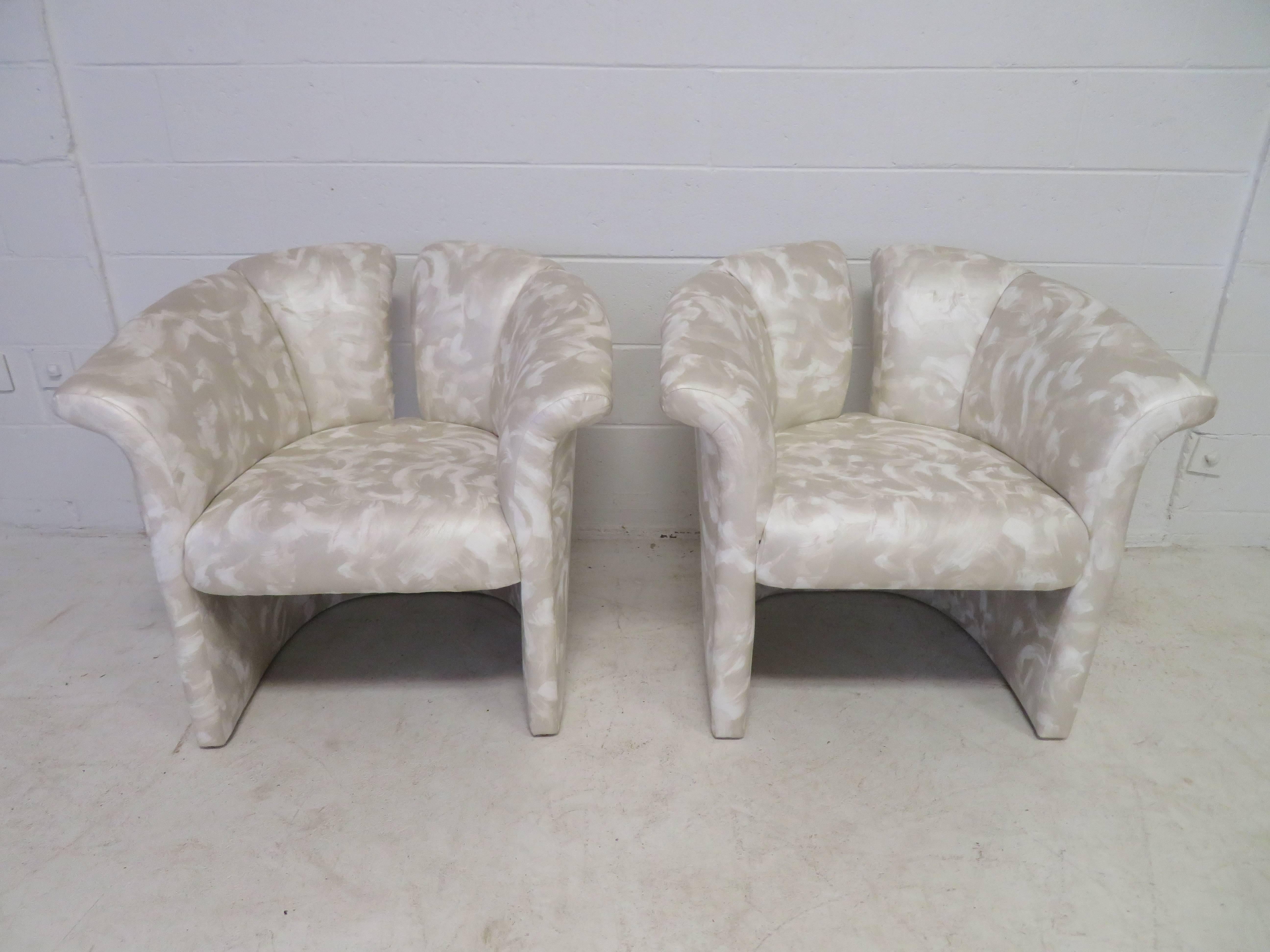 Late 20th Century Pair of Signed Milo Baughman Barrel Back Lounge Chairs, Mid-Century Modern