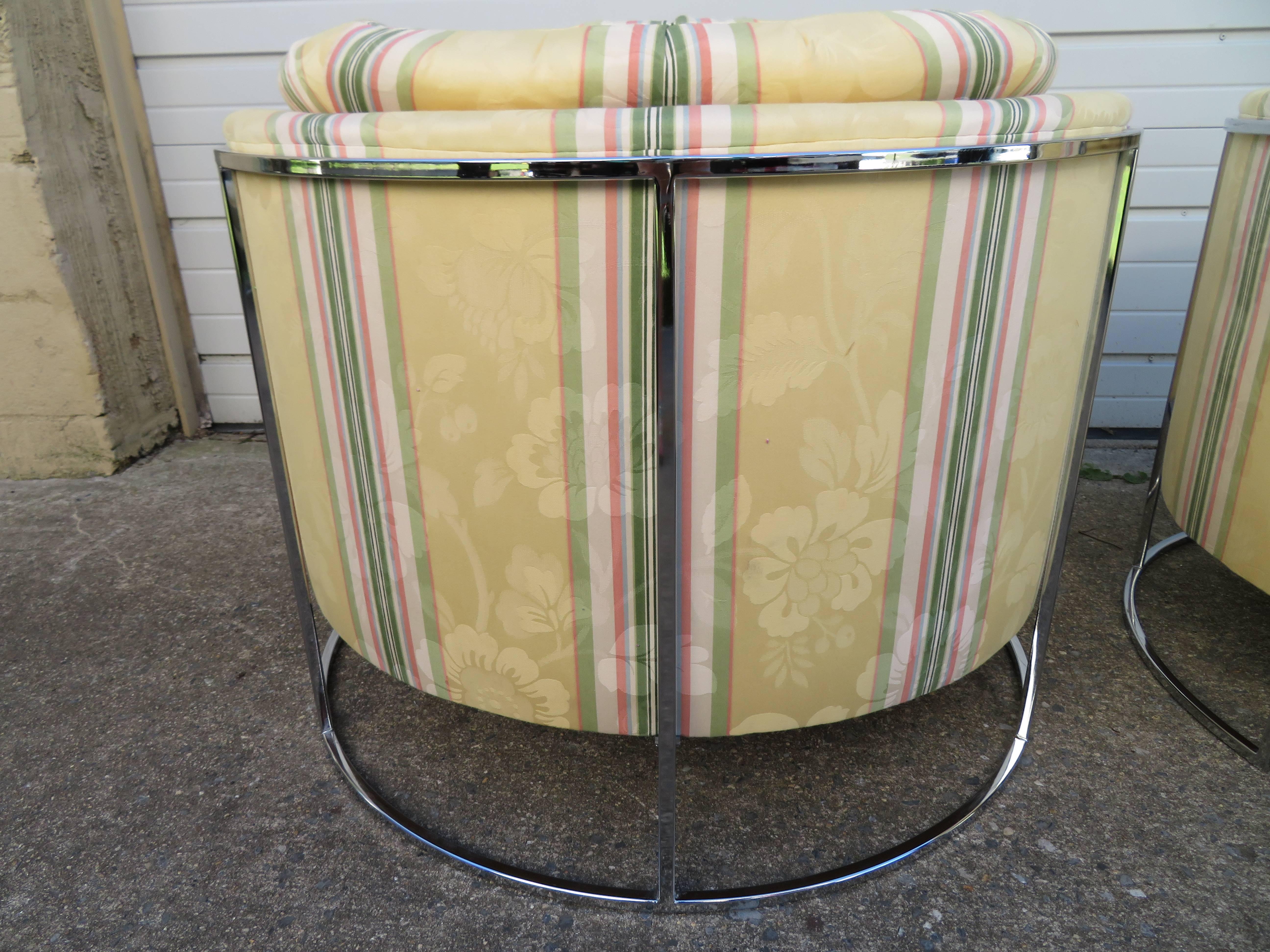 Pair of Milo Baughman Attributed Thin Chrome Frame Barrel Back Chairs In Good Condition In Pemberton, NJ