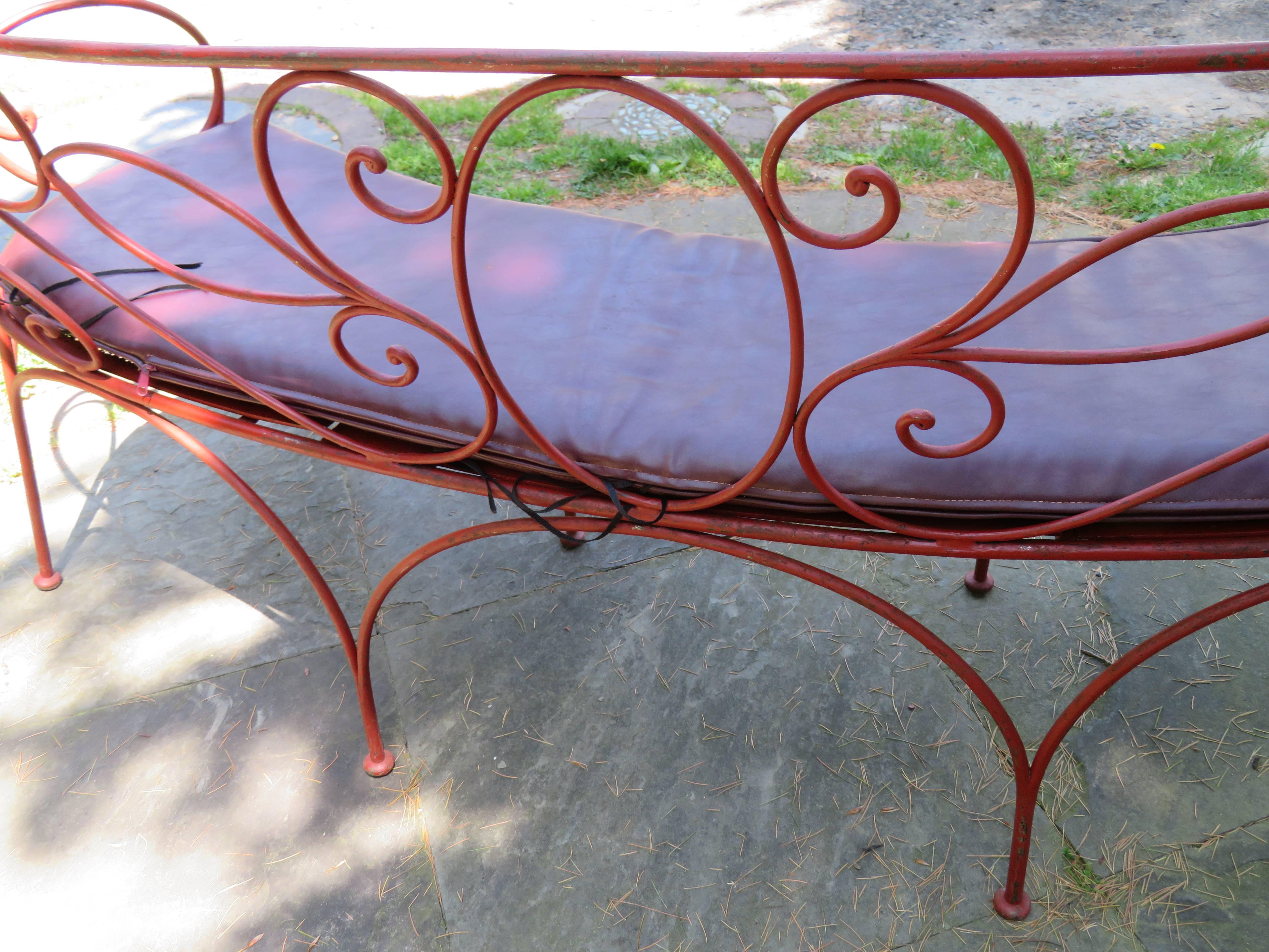 Charming Curved Scrolled Iron Garden Patio Bench, Mid-Century Modern In Good Condition In Pemberton, NJ