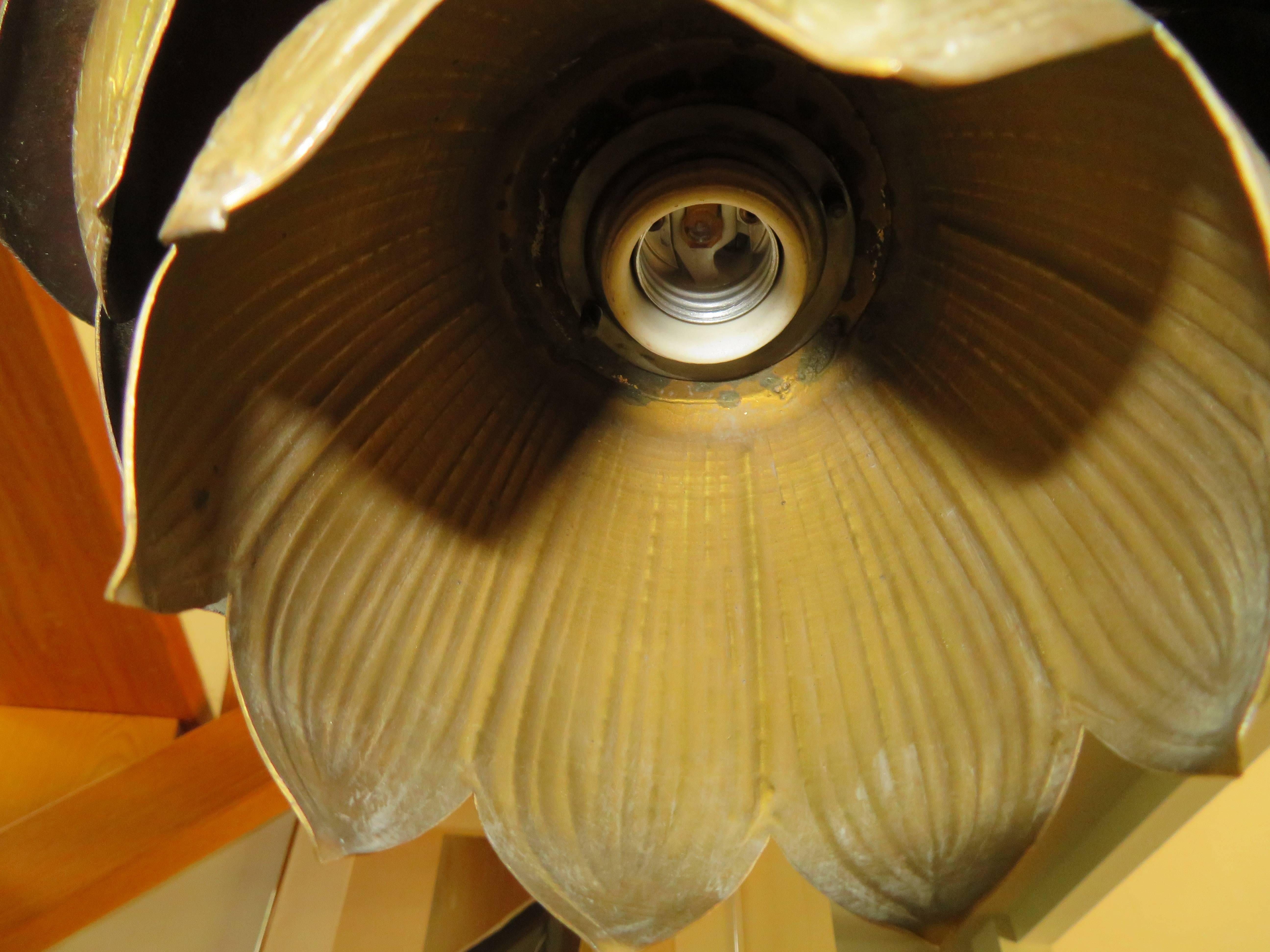 Stunning Etched Brass Feldman Lotus Pendant Light Chandelier Mid-Century Modern In Good Condition For Sale In Pemberton, NJ