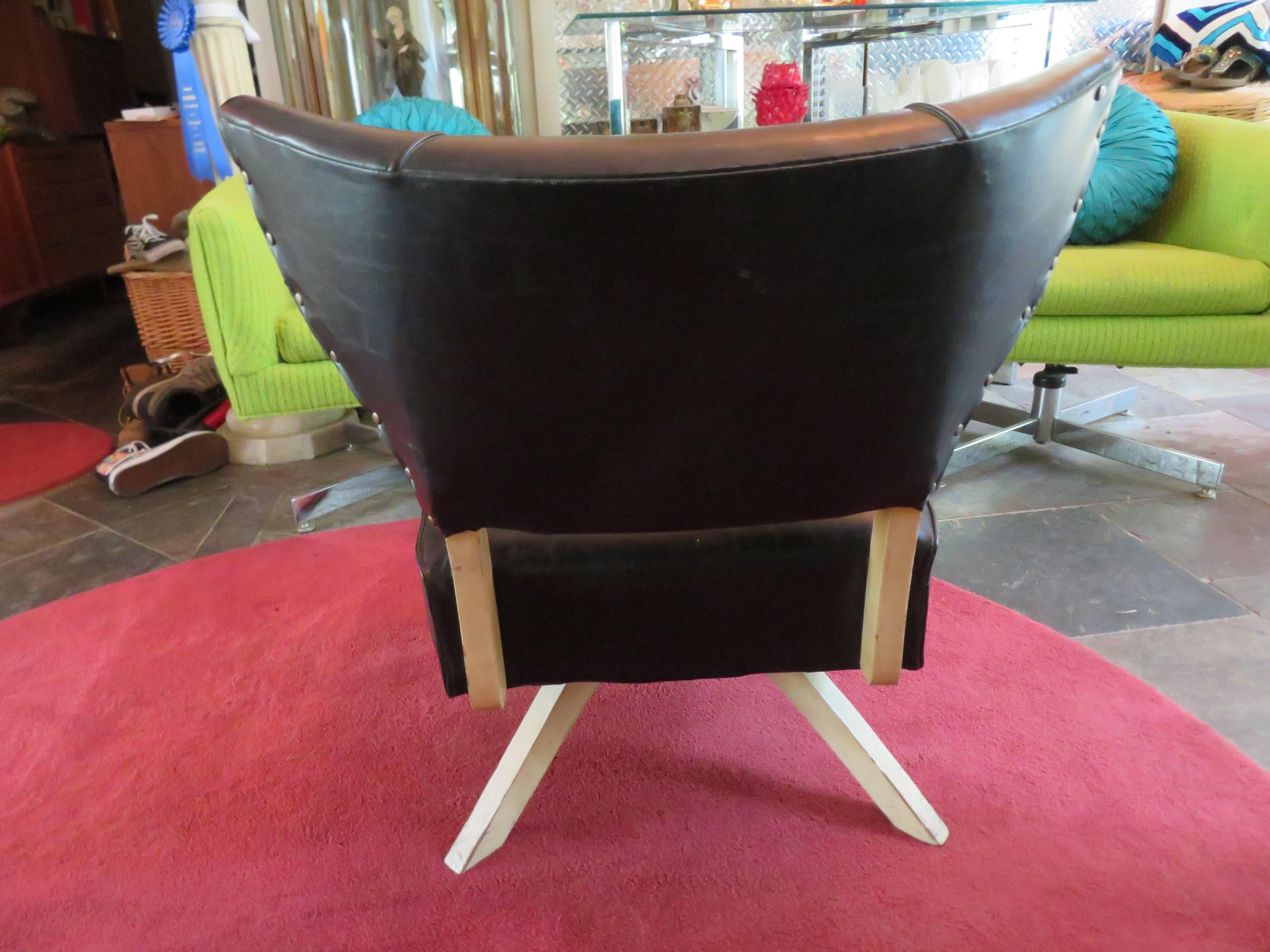 Mid-Century Modern Paire de chaises pantoufles pivotantes Kroehler à ailes de bélier, mi-siècle moderne en vente