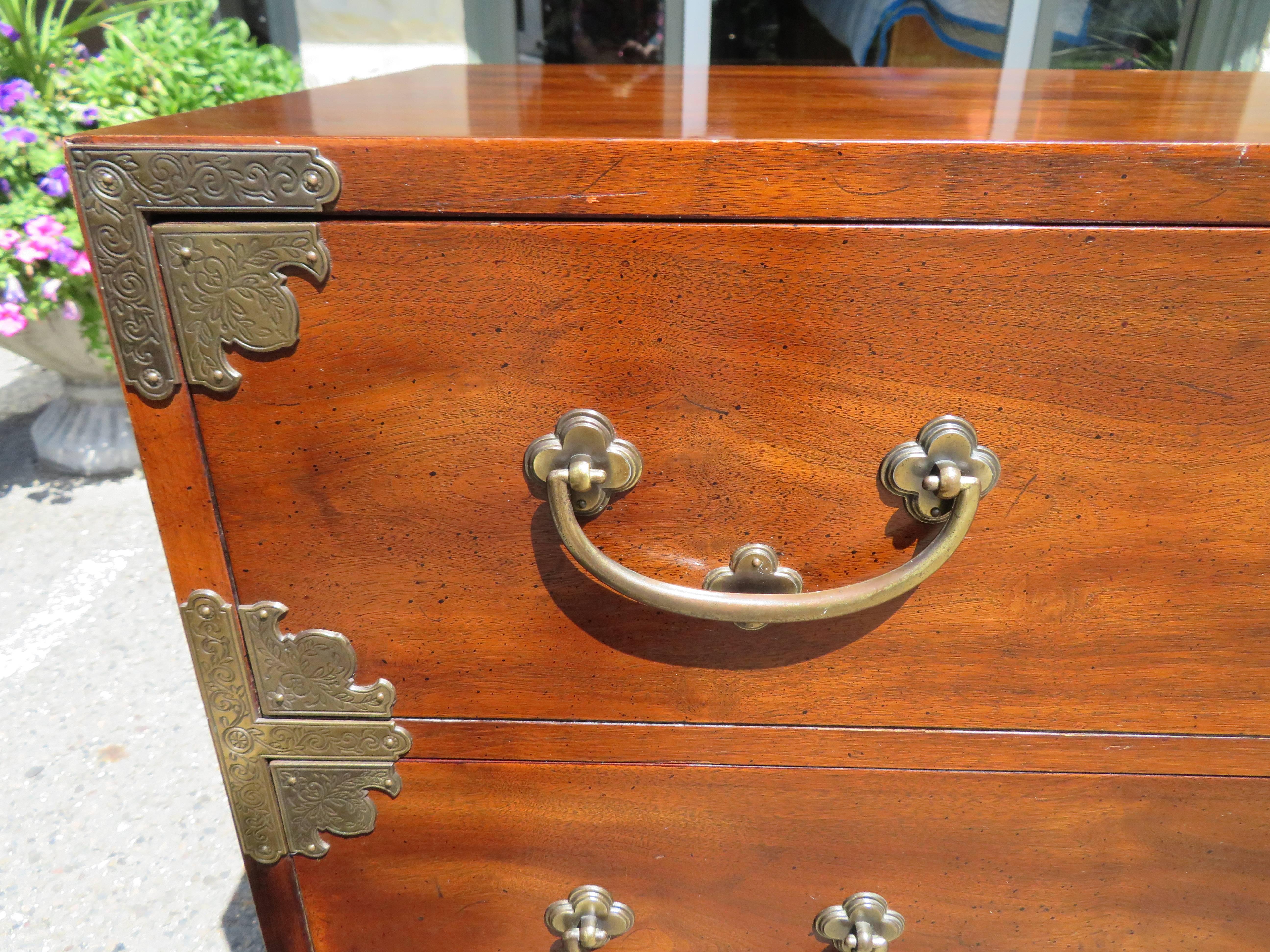 Chinoiserie Asian Style Campaign Chest Credenza Henredon Hollywood Regency In Good Condition In Pemberton, NJ