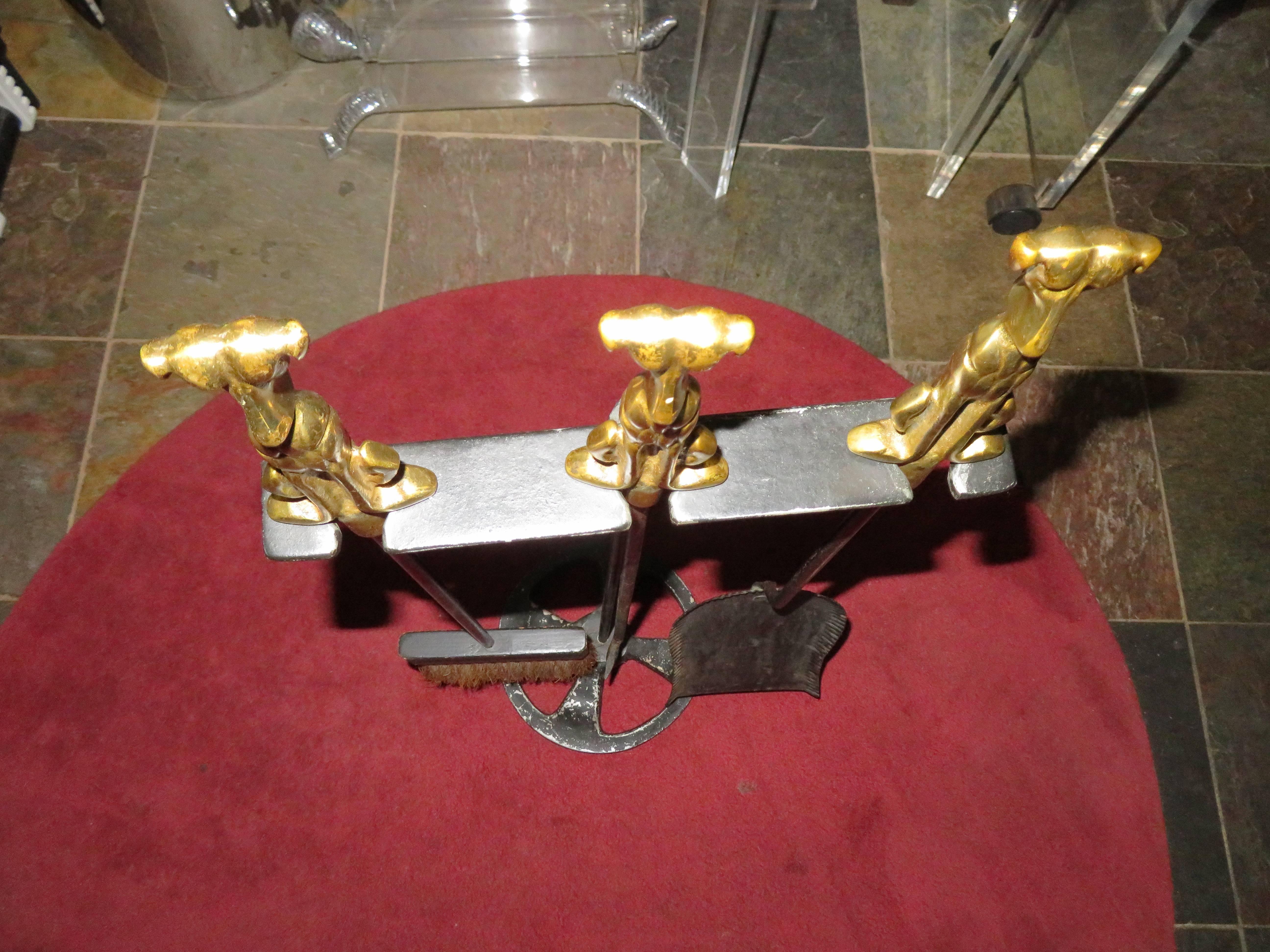 Skurriles Set stilisierter Hundefeuerwerkzeuge aus Messing und Eisen, Mid-Century Modern (amerikanisch) im Angebot