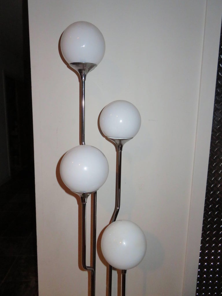 Italian floor lamp by Goffredo Reggiani produced by Studio Reggiani. Made in Italy from the 1960s.