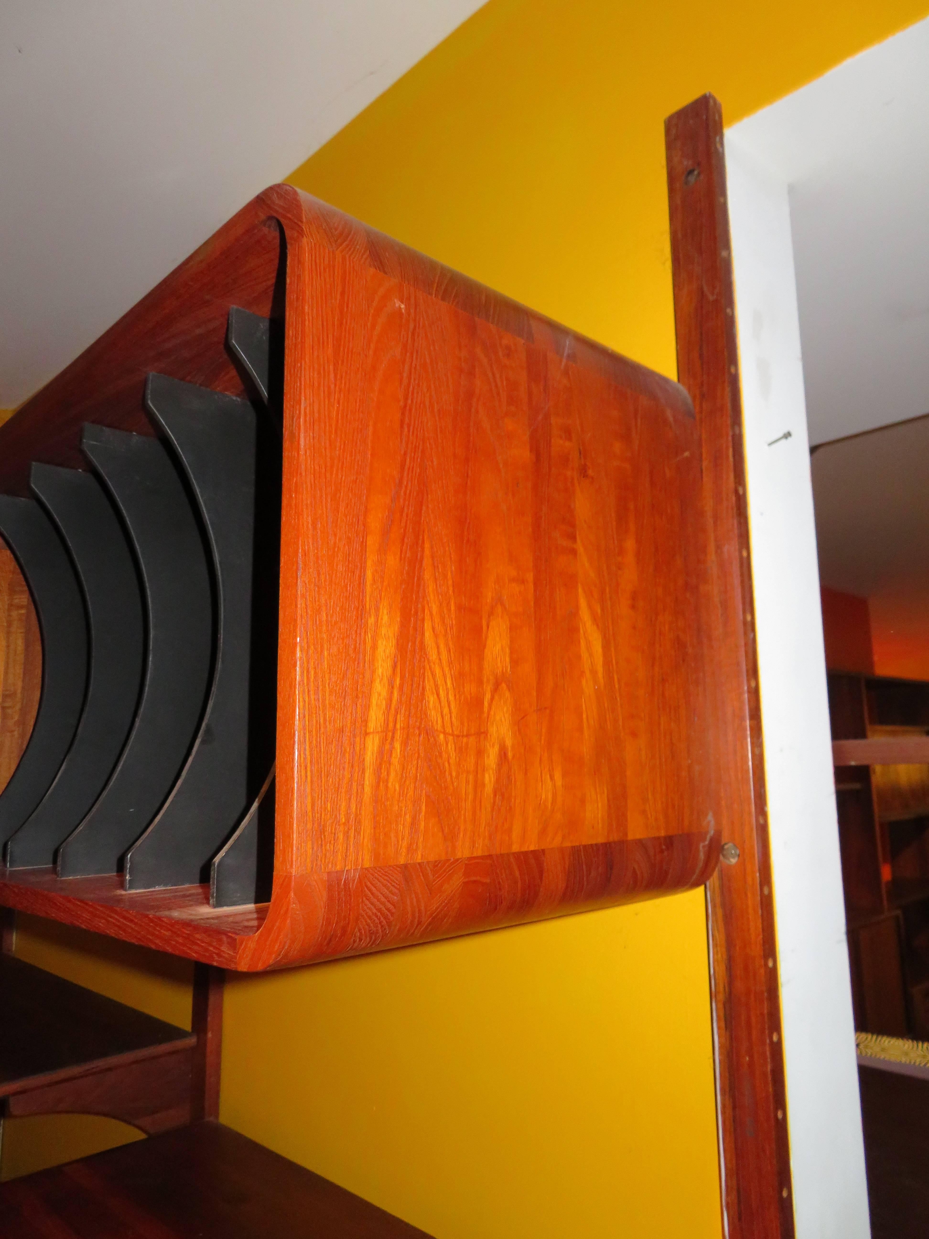 Außergewöhnliche zweiflügelige Stereo-Wandleuchte aus massivem Teakholz, Woodcraft, Mid-Century Modern im Zustand „Gut“ im Angebot in Pemberton, NJ