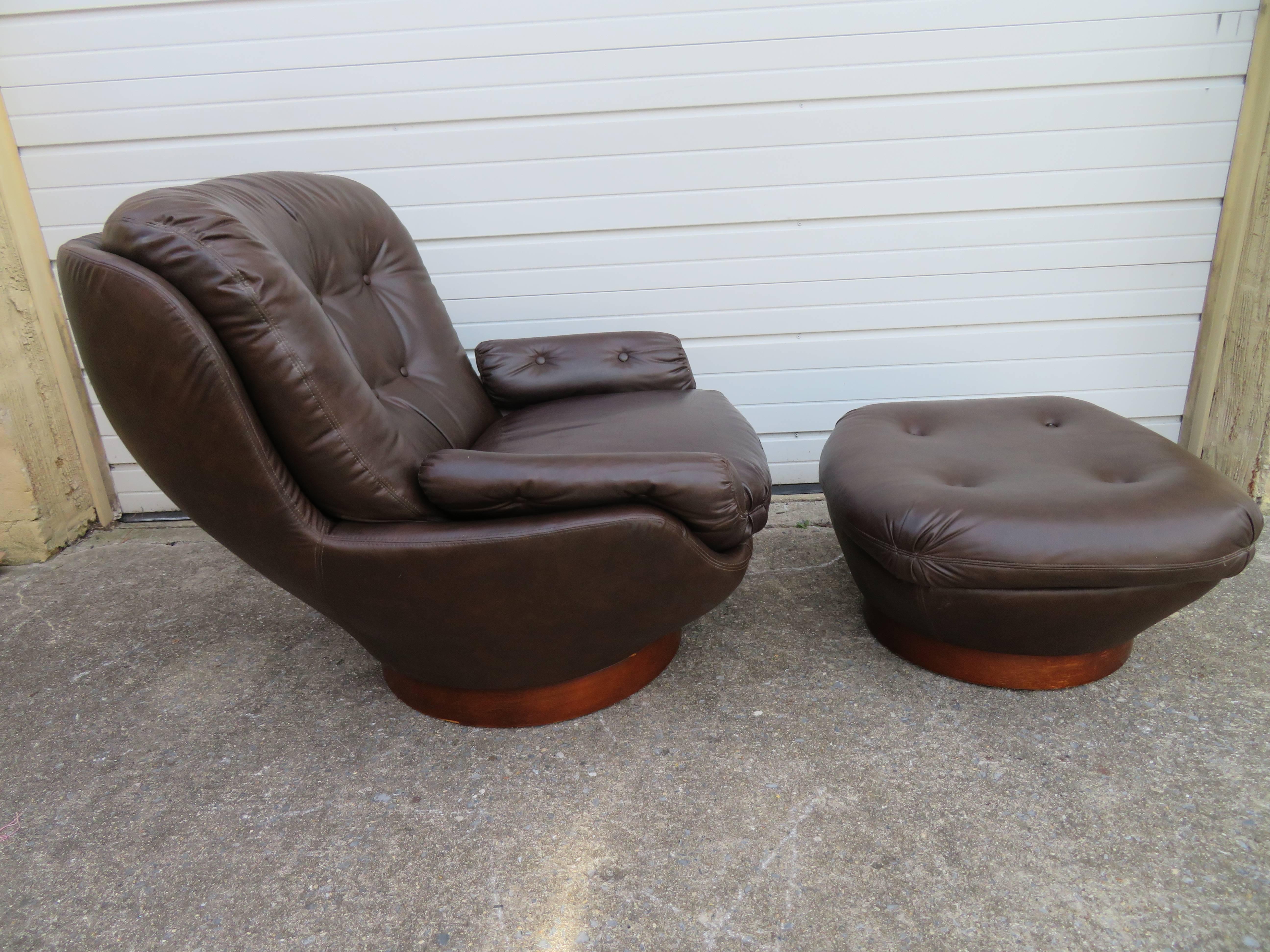 Wonderful Selig swivel egg lounge chair with matching ottoman. This set will need to be re-upholstered but that's what you designers are looking for anyway-right?