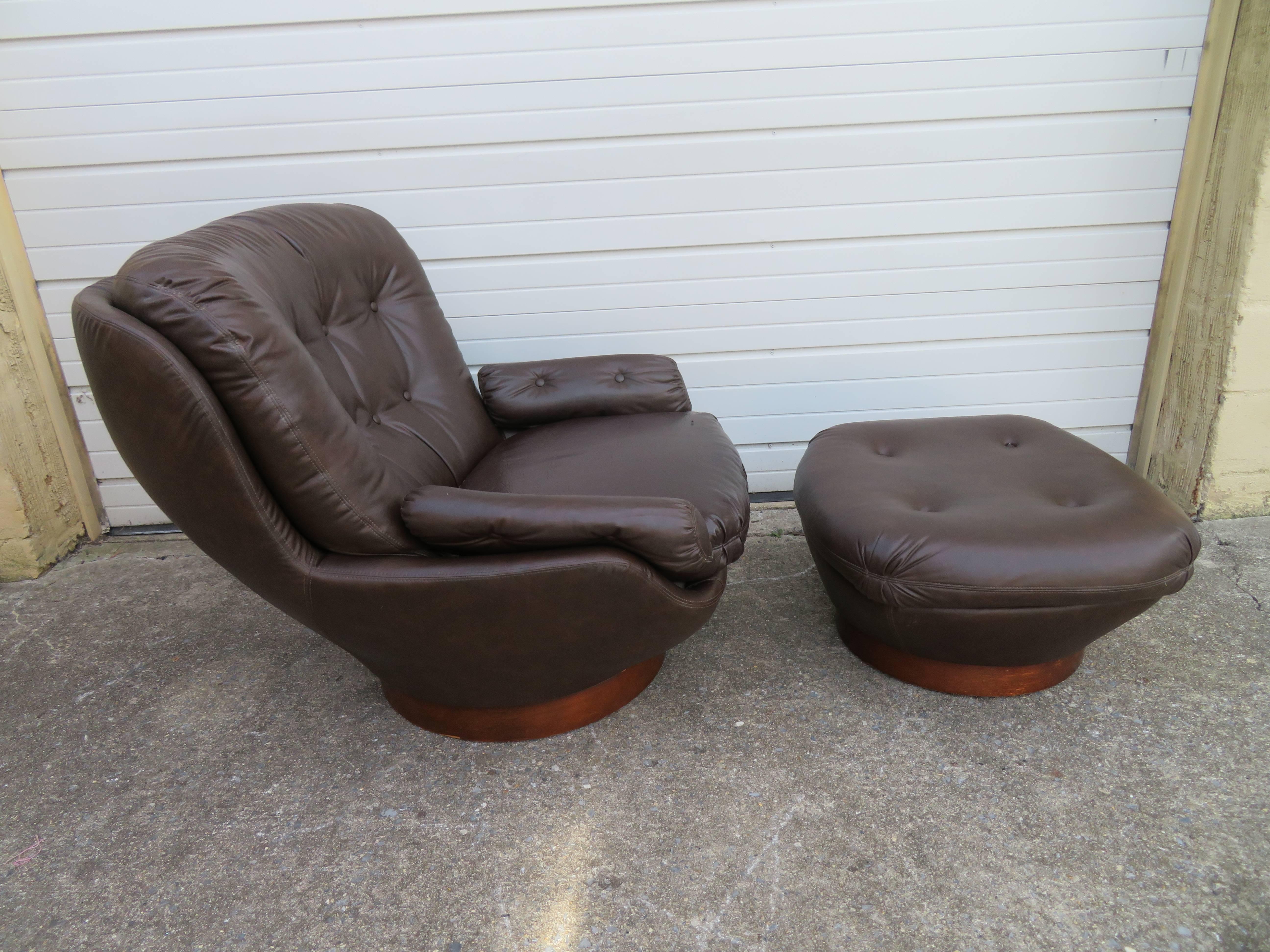 Faux Leather Wonderful Selig Swivel Egg Lounge Chair with Ottoman Mid-Century Modern For Sale