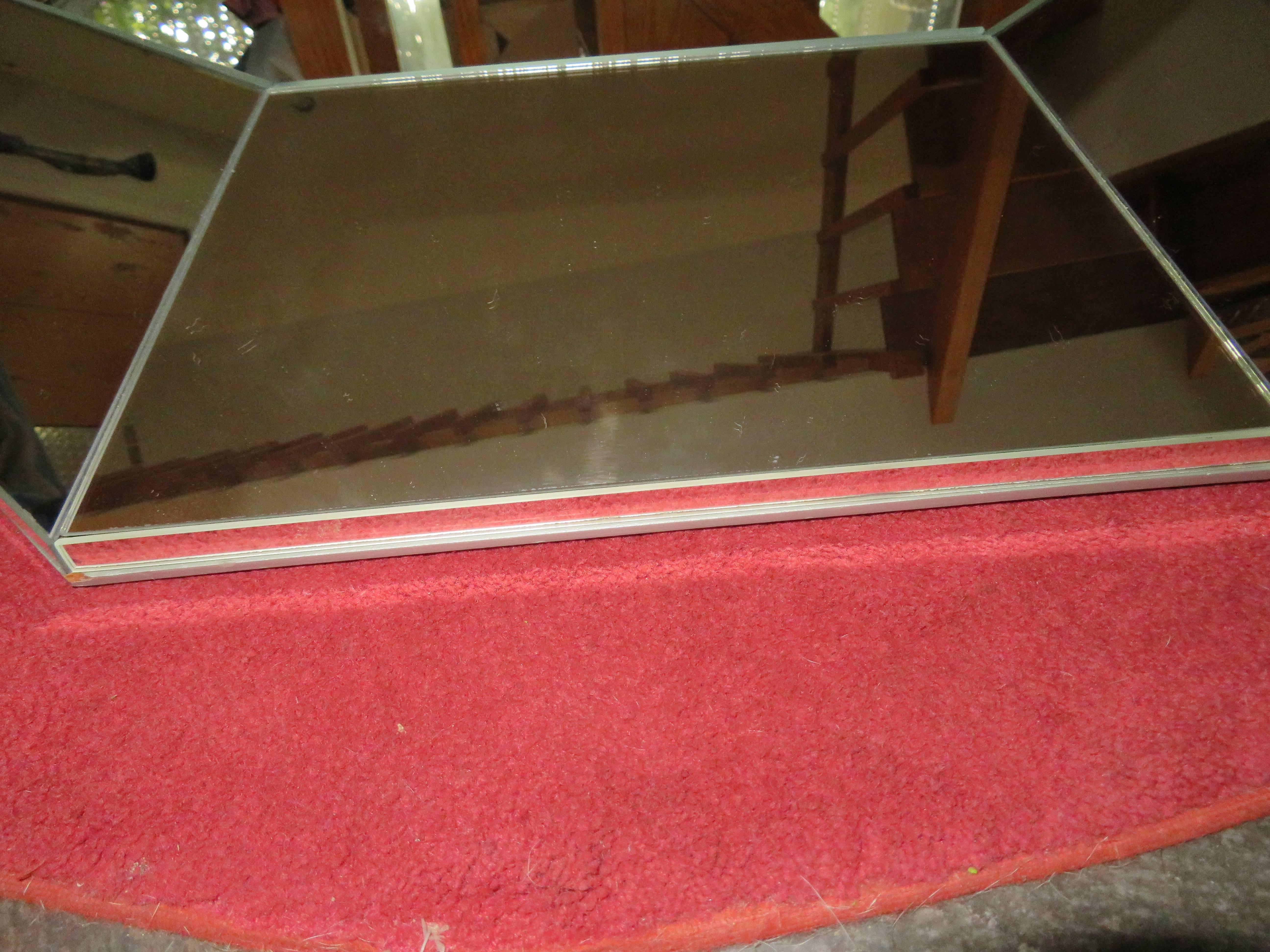 Gorgeous Octagon Faceted Mirror, Midcentury In Good Condition For Sale In Pemberton, NJ