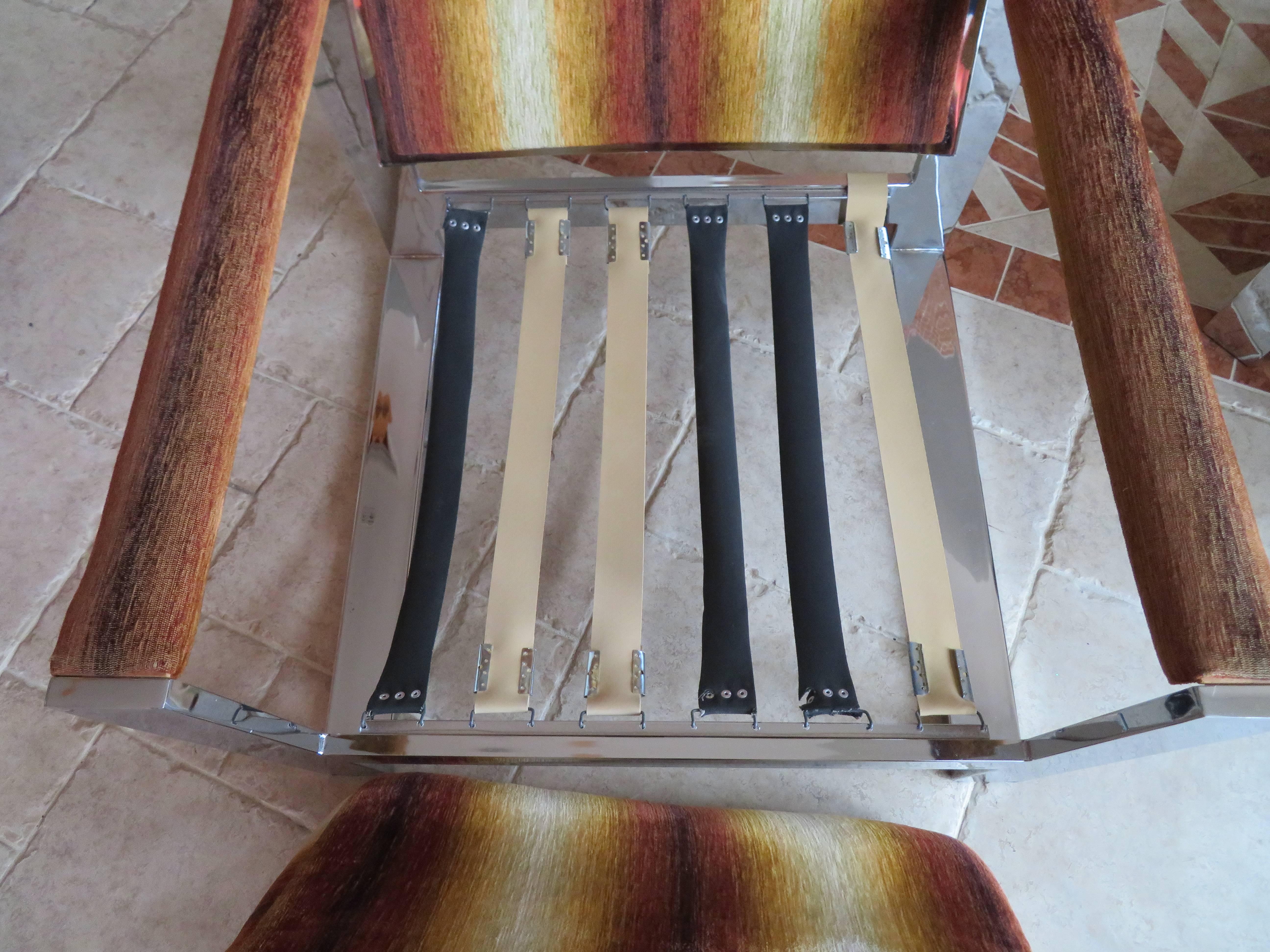 Raro par de sillones de bar Milo Baughman Thayer Coggin, cromados y súper anchos mediados del siglo XX en venta