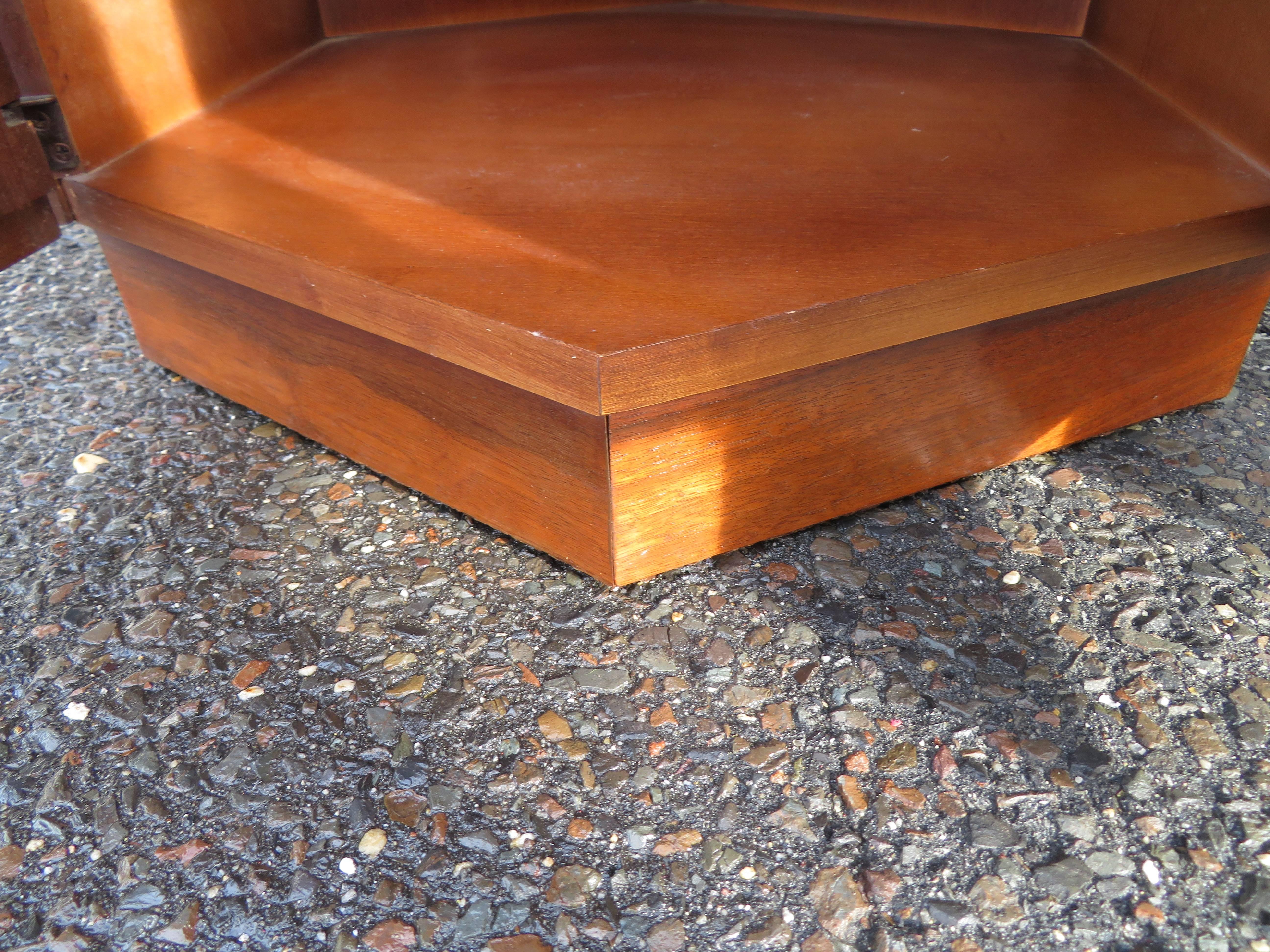 Lovely Pair of Lane Acclaim Drum End Side Table, Mid-Century Modern In Good Condition In Pemberton, NJ
