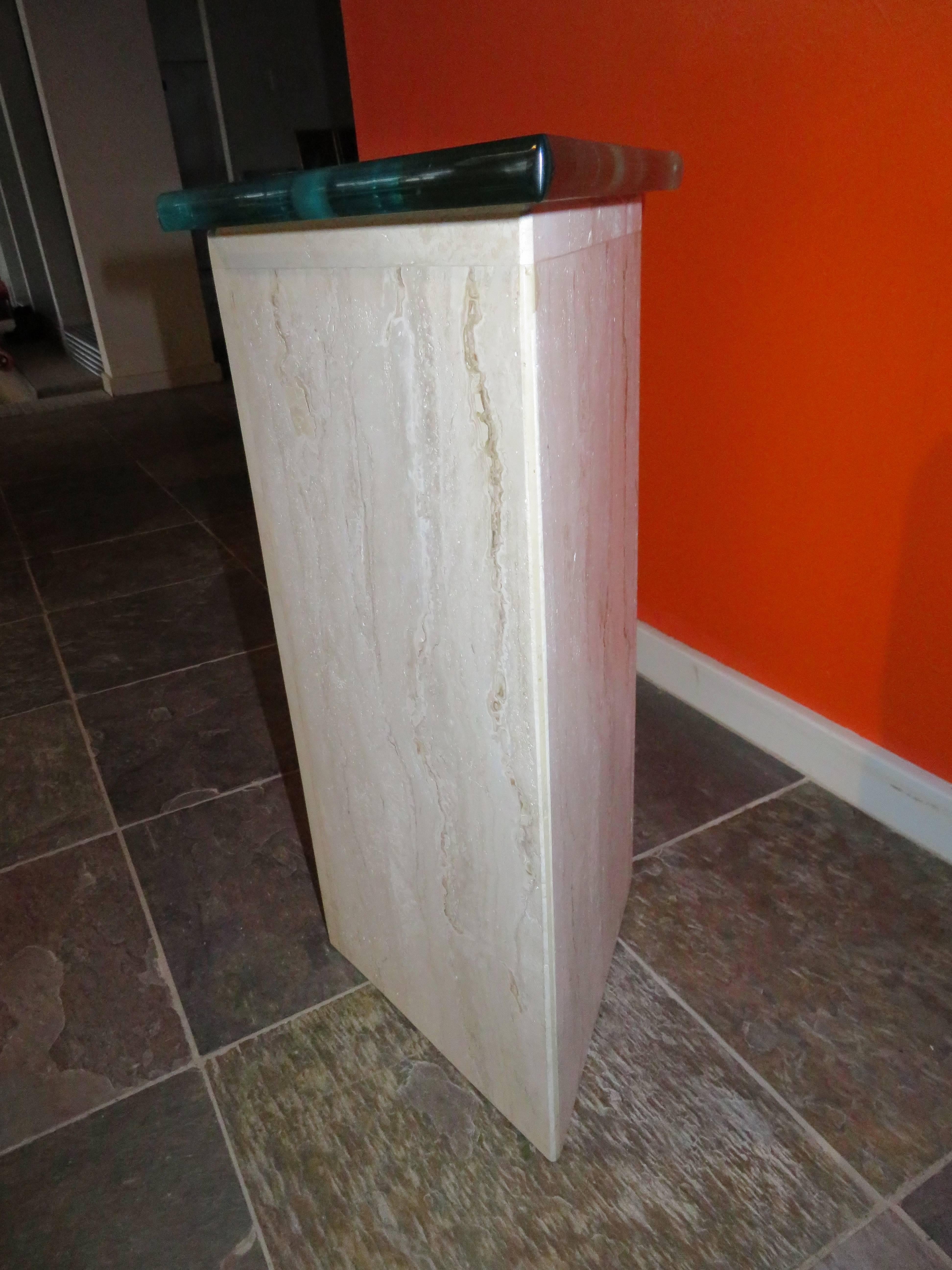 Excellent Springer style Travertine Side or End Table, Midcentury In Good Condition For Sale In Pemberton, NJ