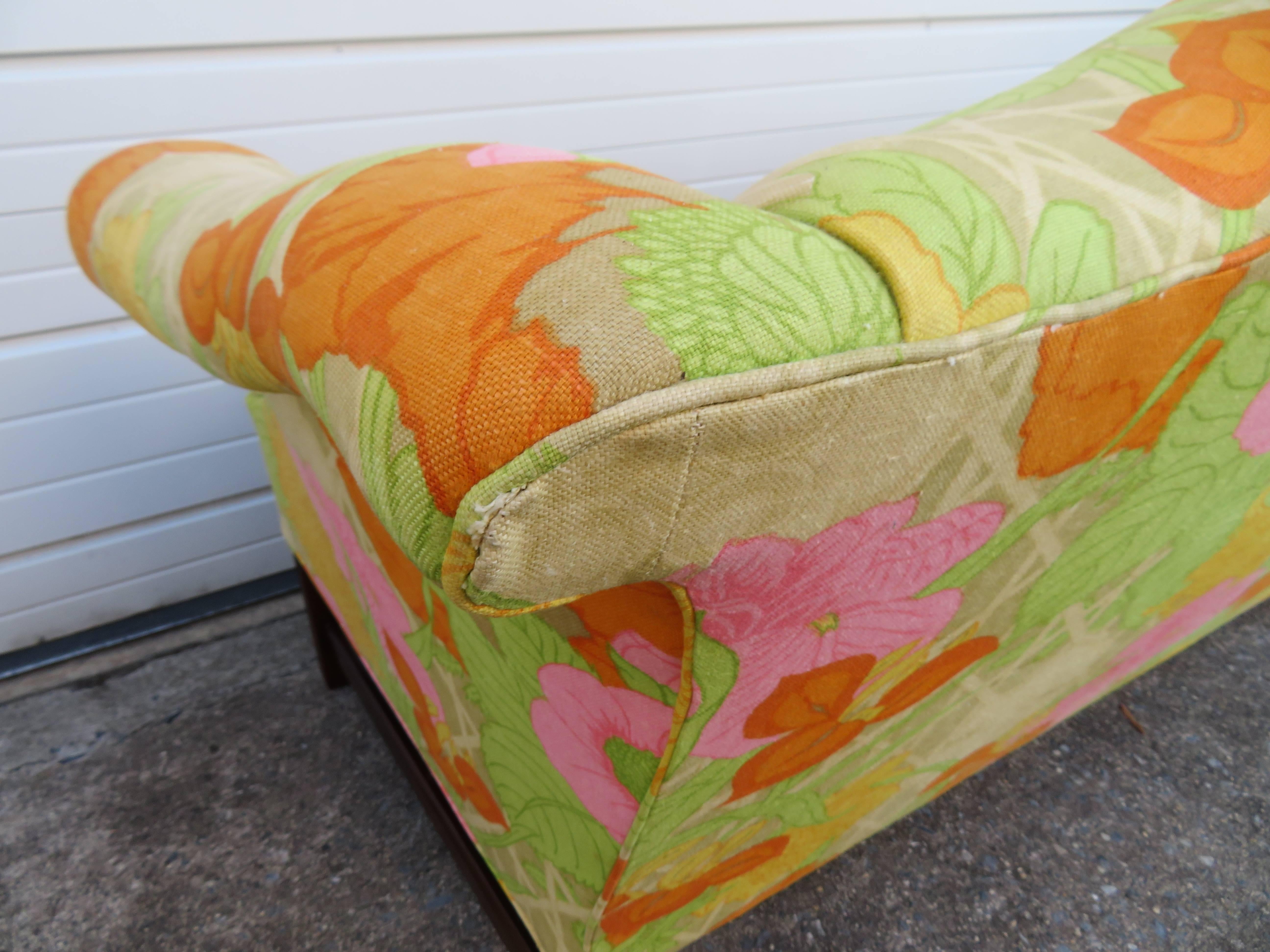 Wonderful Flowered Linen Chippendale Style Camelback Loveseat Sofa, Midcentury For Sale 1