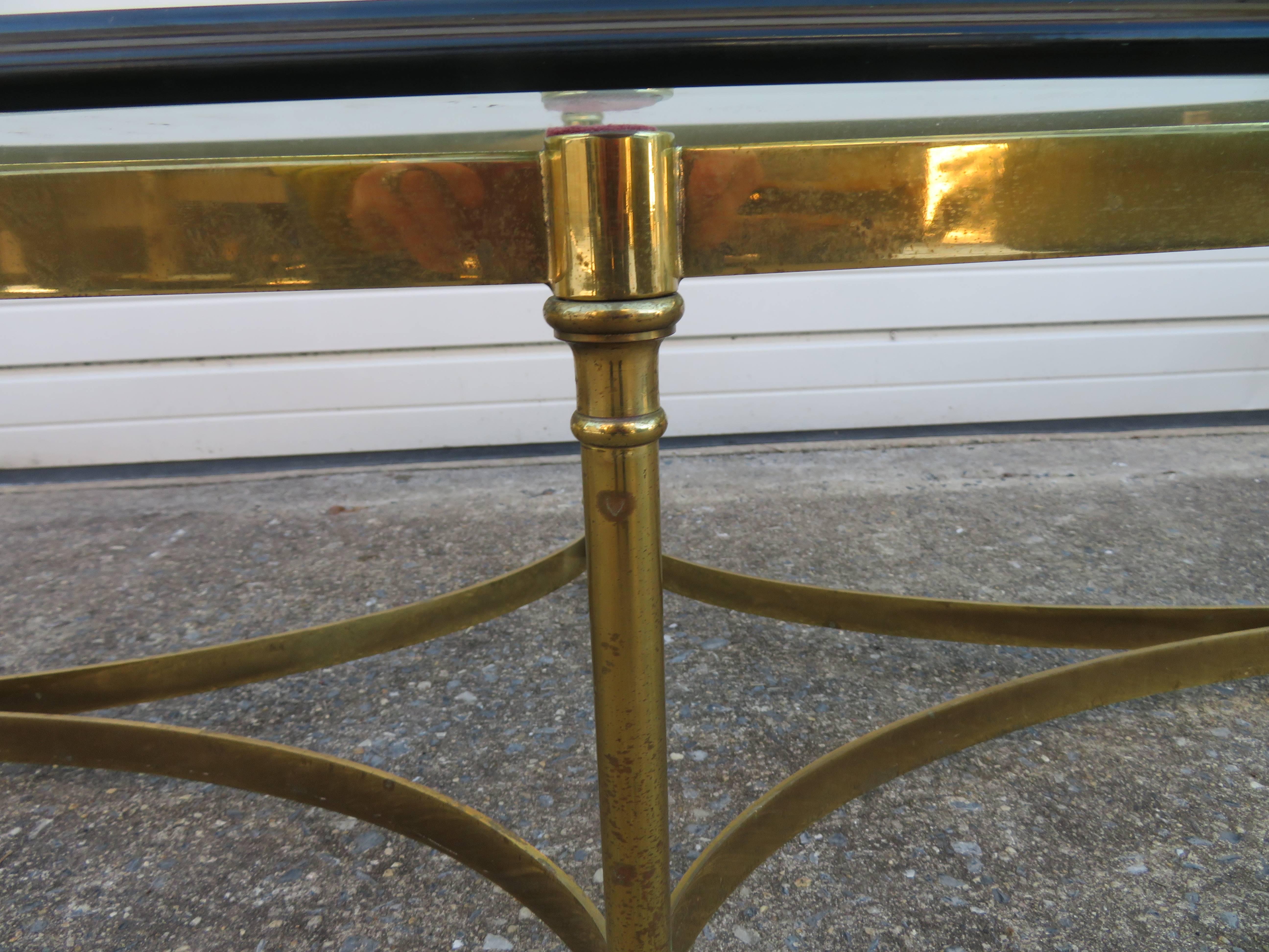 Stunning Brass and Glass Midcentury Labarge Hoof Cocktail Table Regency Modern In Good Condition In Pemberton, NJ