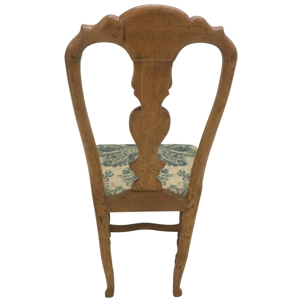 Milieu du XVIIIe siècle Paire de chaises de salle à manger danoises rococo pour salle à manger en vente
