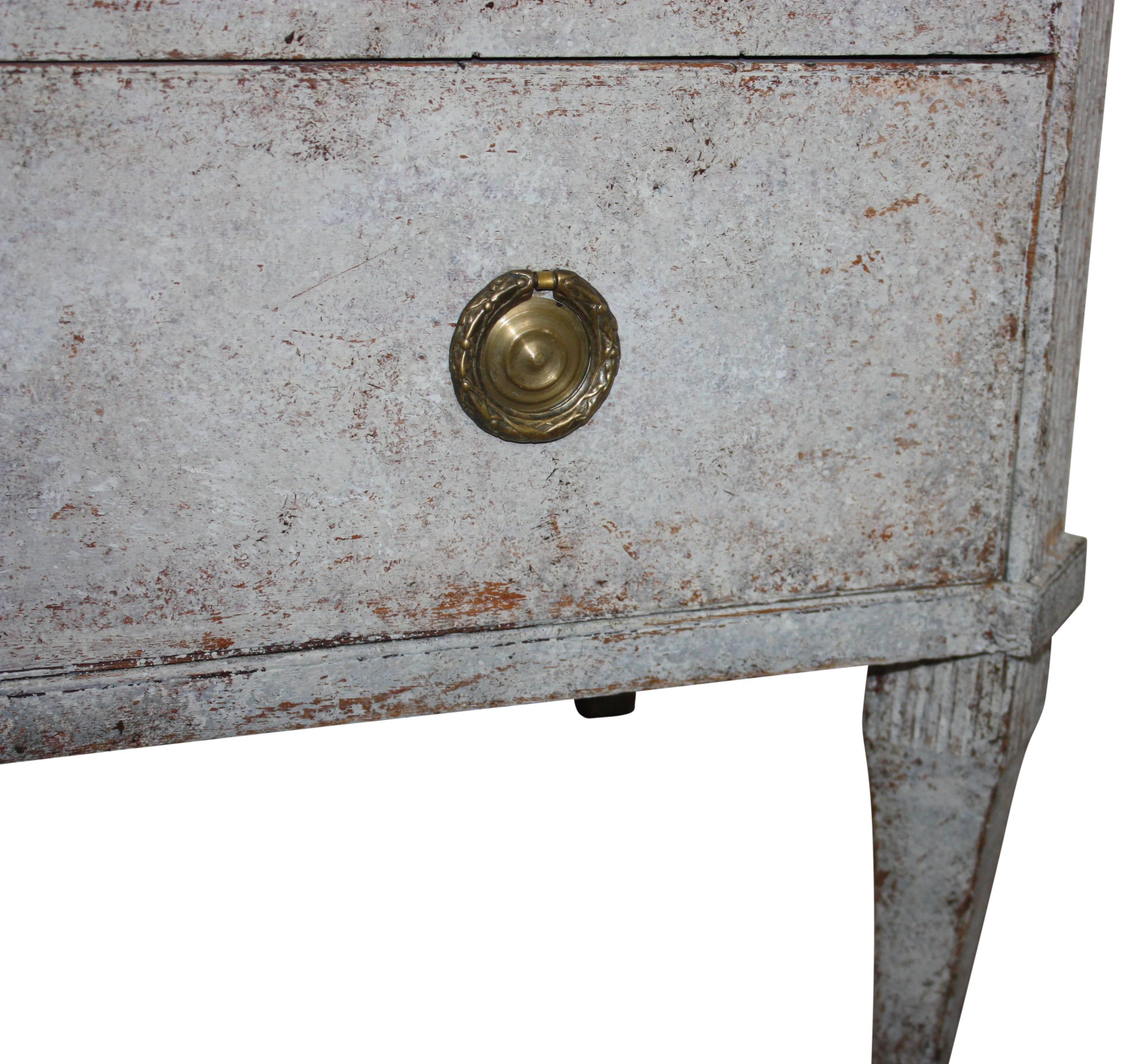 Early 19th Century Chest of Drawers  In Excellent Condition In Haddonfield, NJ