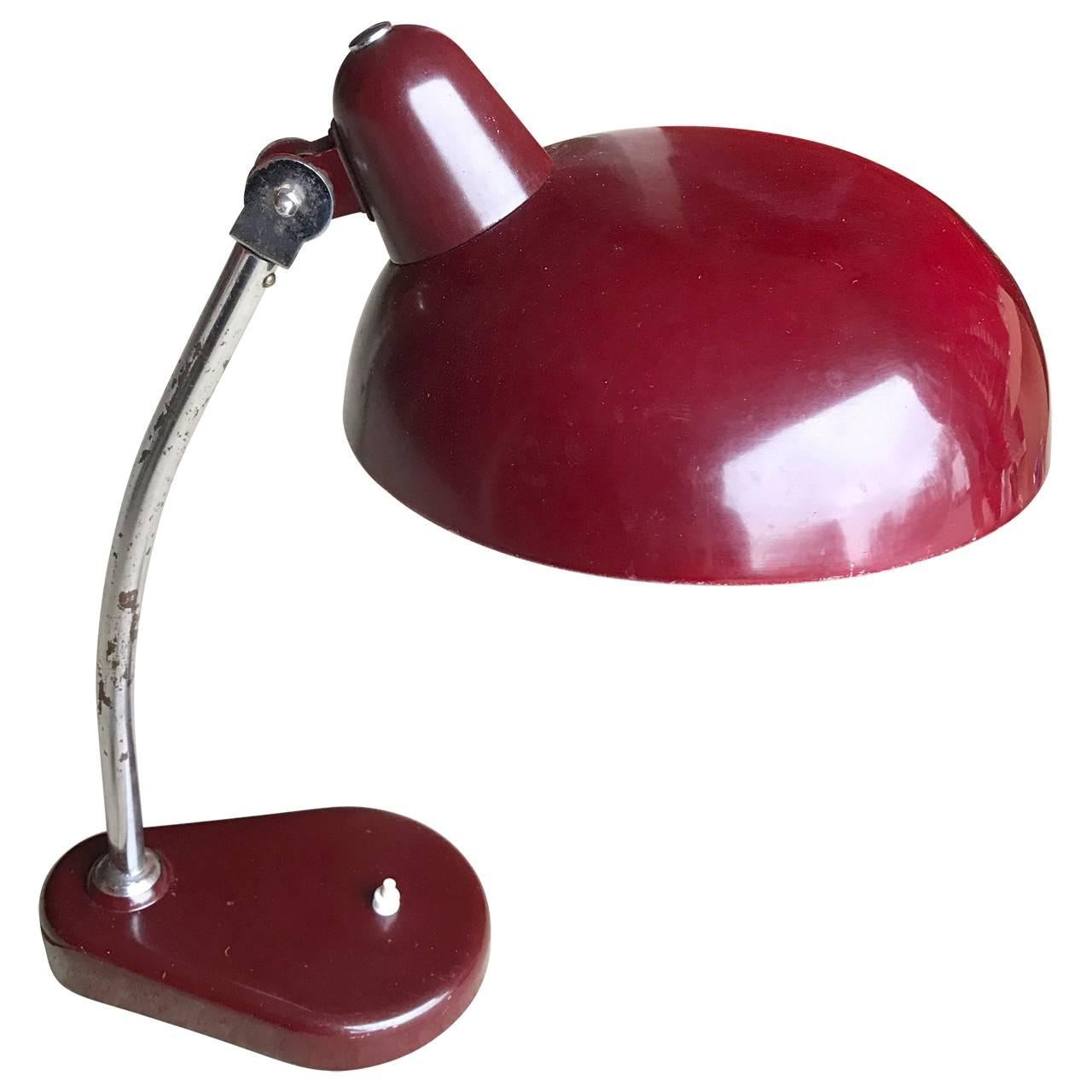Italienische oxbloodrote Mid-Century Modern-Schreibtischlampe, Italien 1