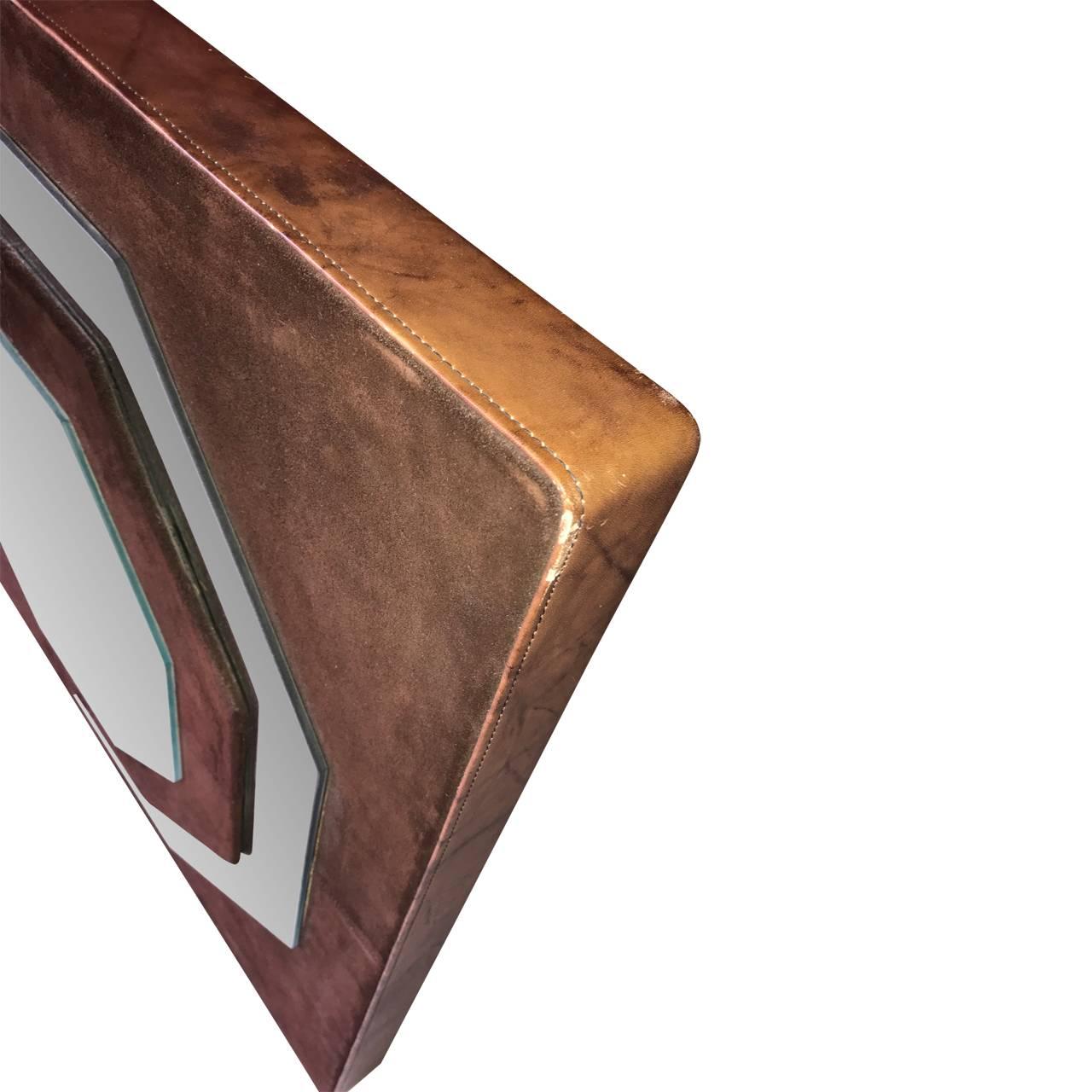 Mid-Century Modern Miroir en daim moderne du milieu du siècle dernier par Schlesinger Brothers en vente