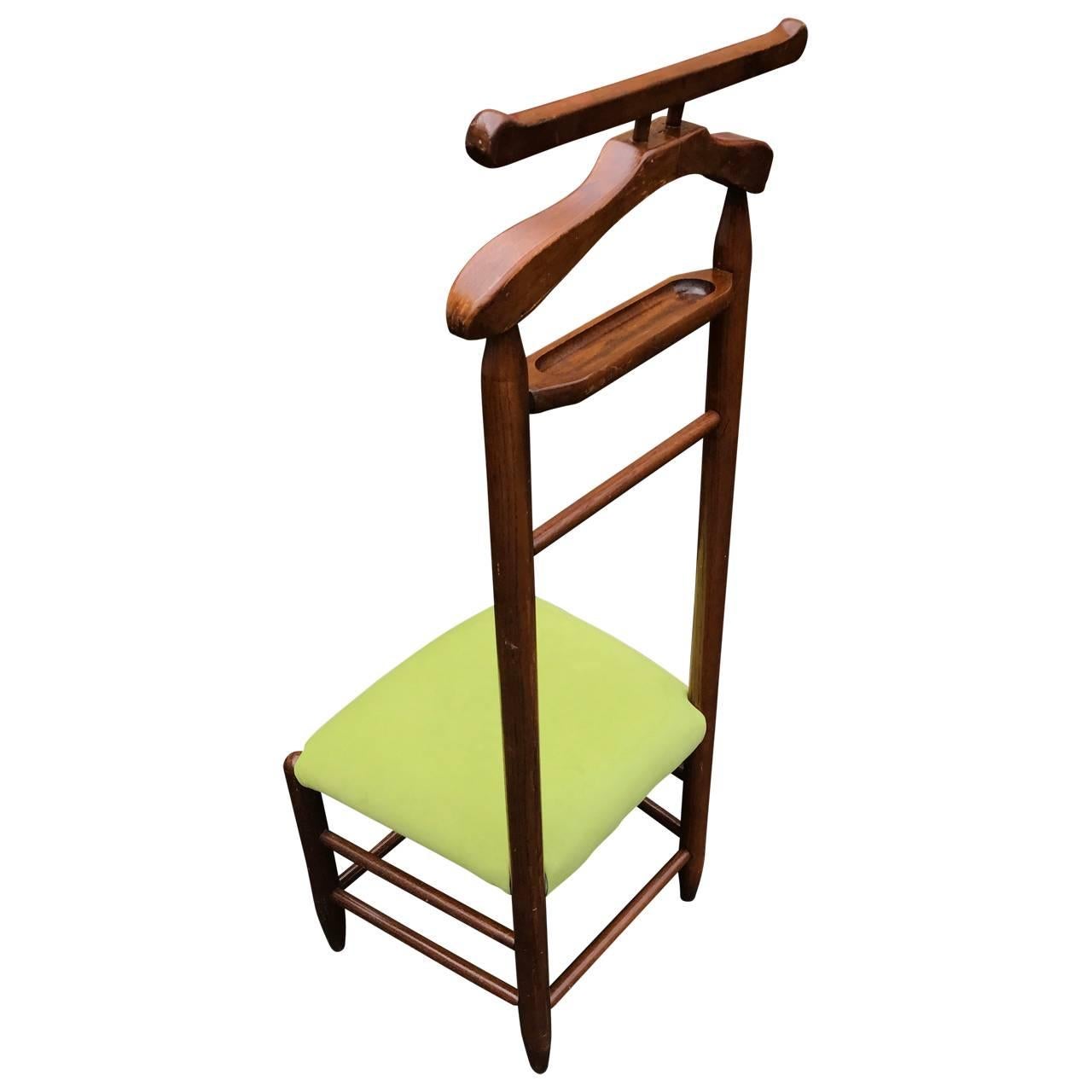 Italian wooden valet chair with green faux suede fabric seat, Mid-Century Modern.
Newly upholstered vintage valet chair in lime green faux suede fabric. This valet chair is a classic part of a man's dressing room. The new green seat makes this valet