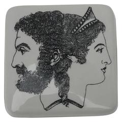 Petite boîte à bijoux en porcelaine Fornasetti avec « Roman Diety Janus in Profile » sur le profil