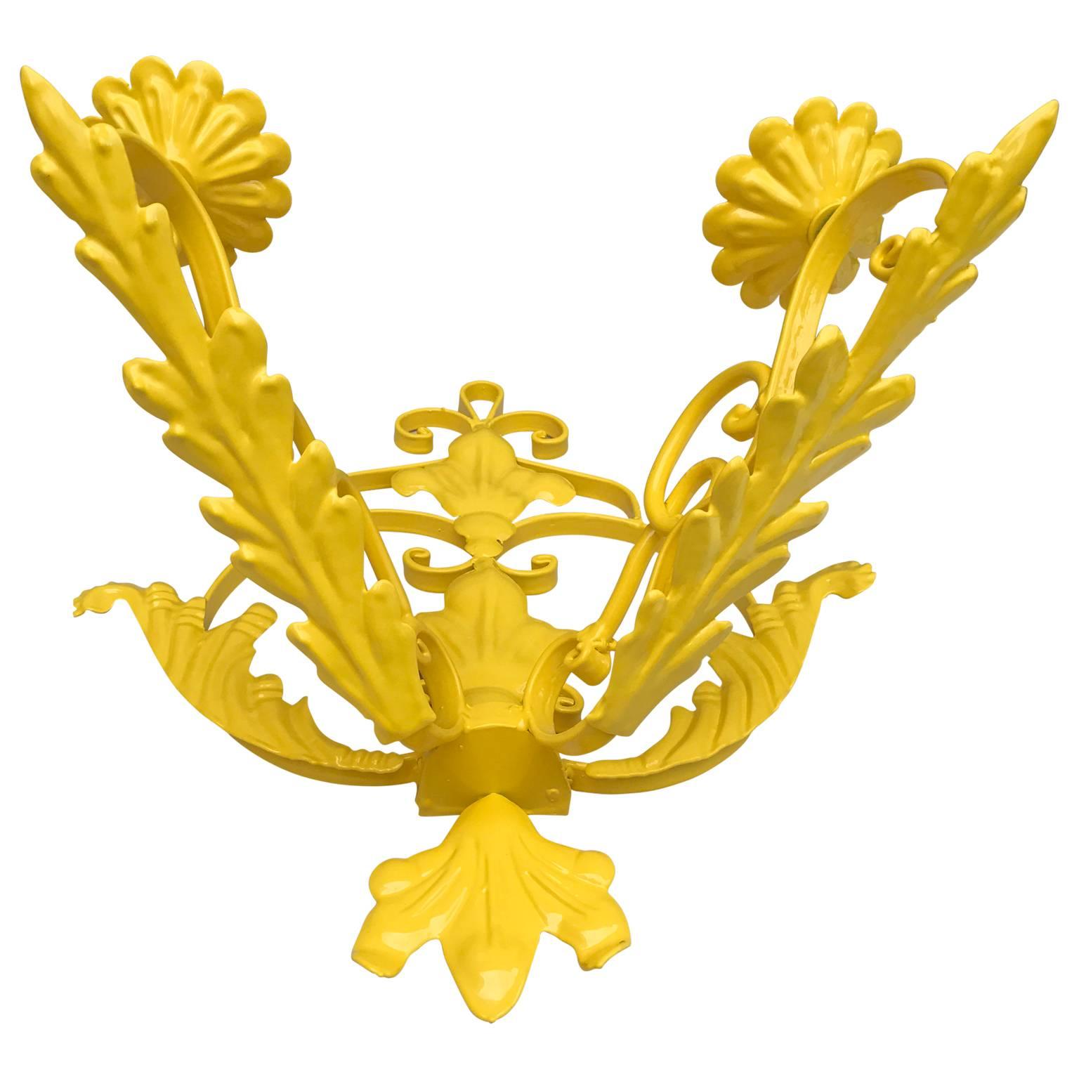 Américain Paire d'appliques murales jaune soleil en vente