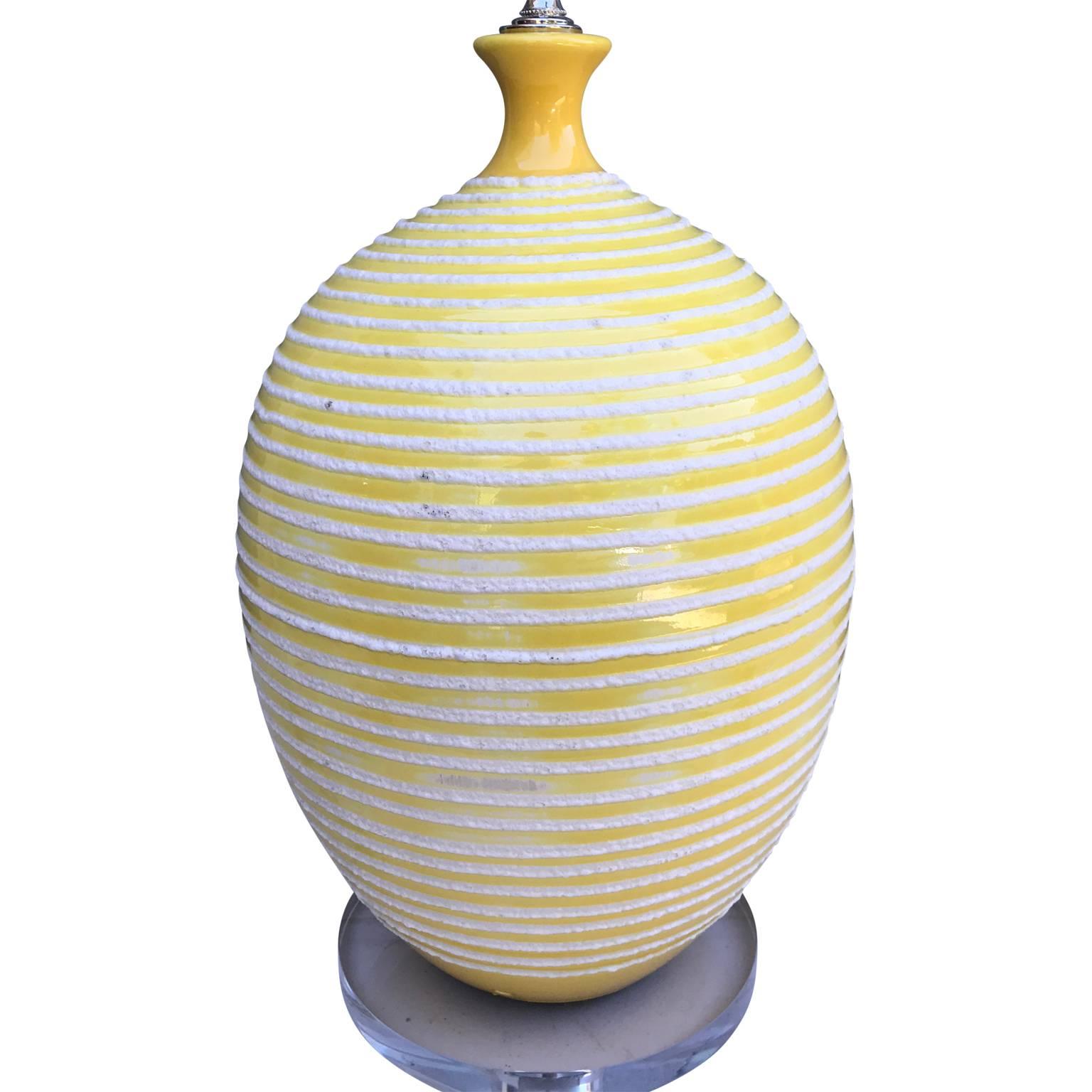 Modern Yellow And Frosted Ceramic Table Lamp In Good Condition For Sale In Haddonfield, NJ