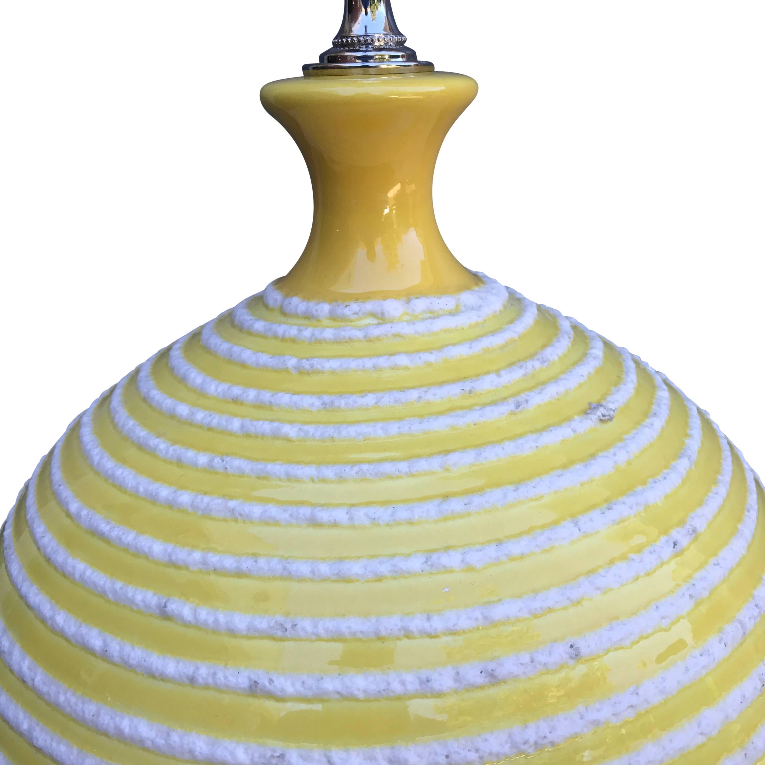 Late 20th Century Modern Yellow And Frosted Ceramic Table Lamp For Sale