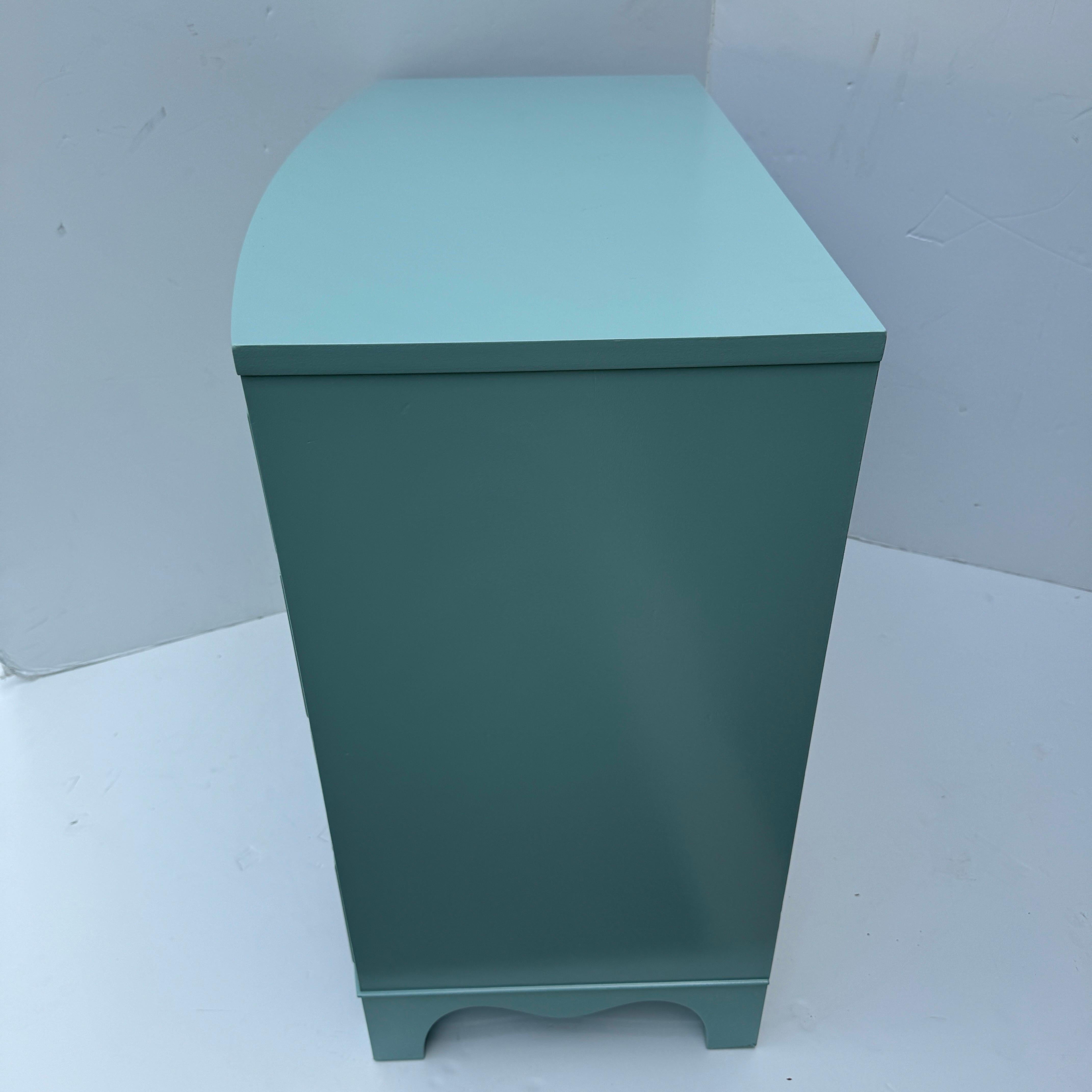 Commode de garçonne laquée à quatre tiroirs bleu pacanier en vente 3
