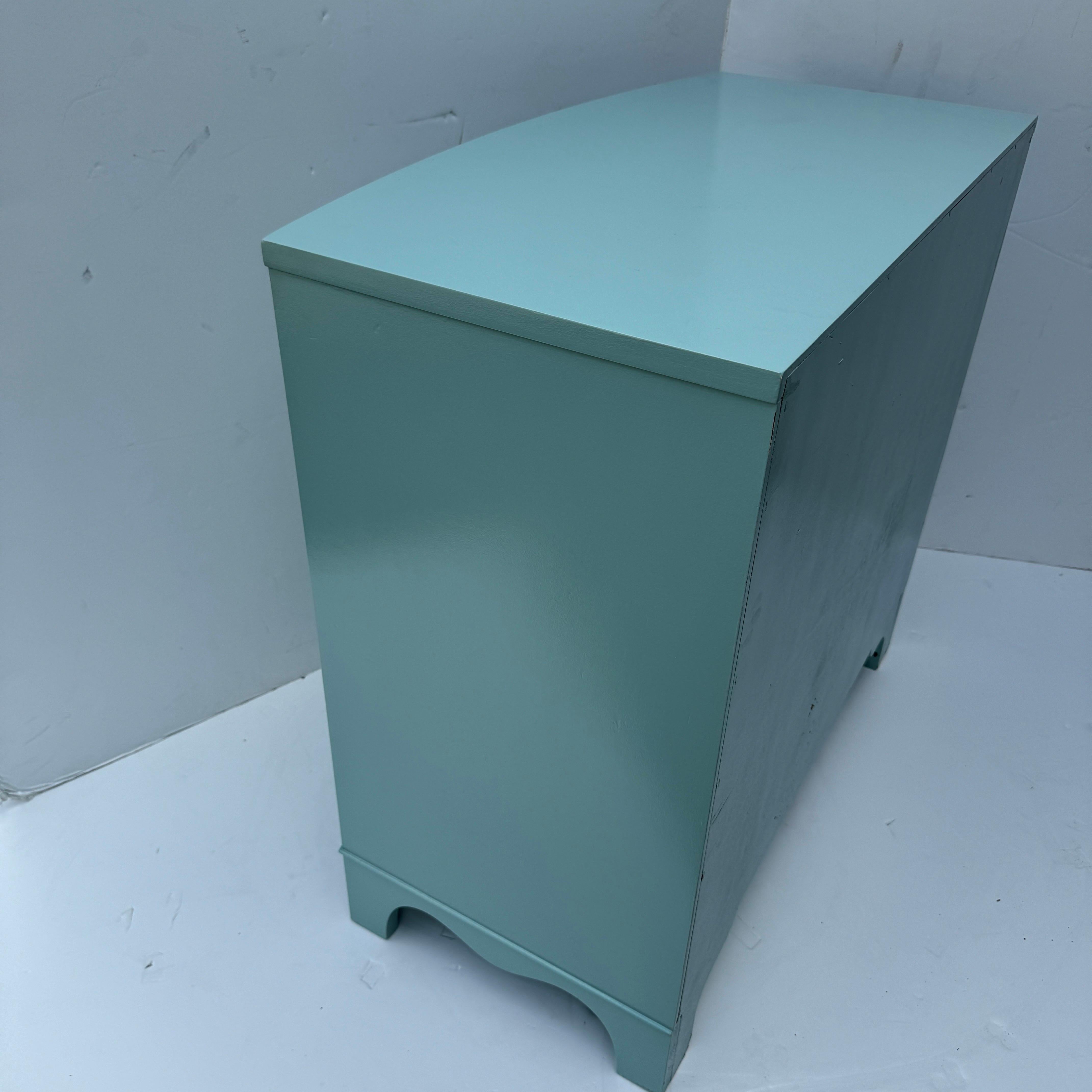 Commode de garçonne laquée à quatre tiroirs bleu pacanier en vente 4