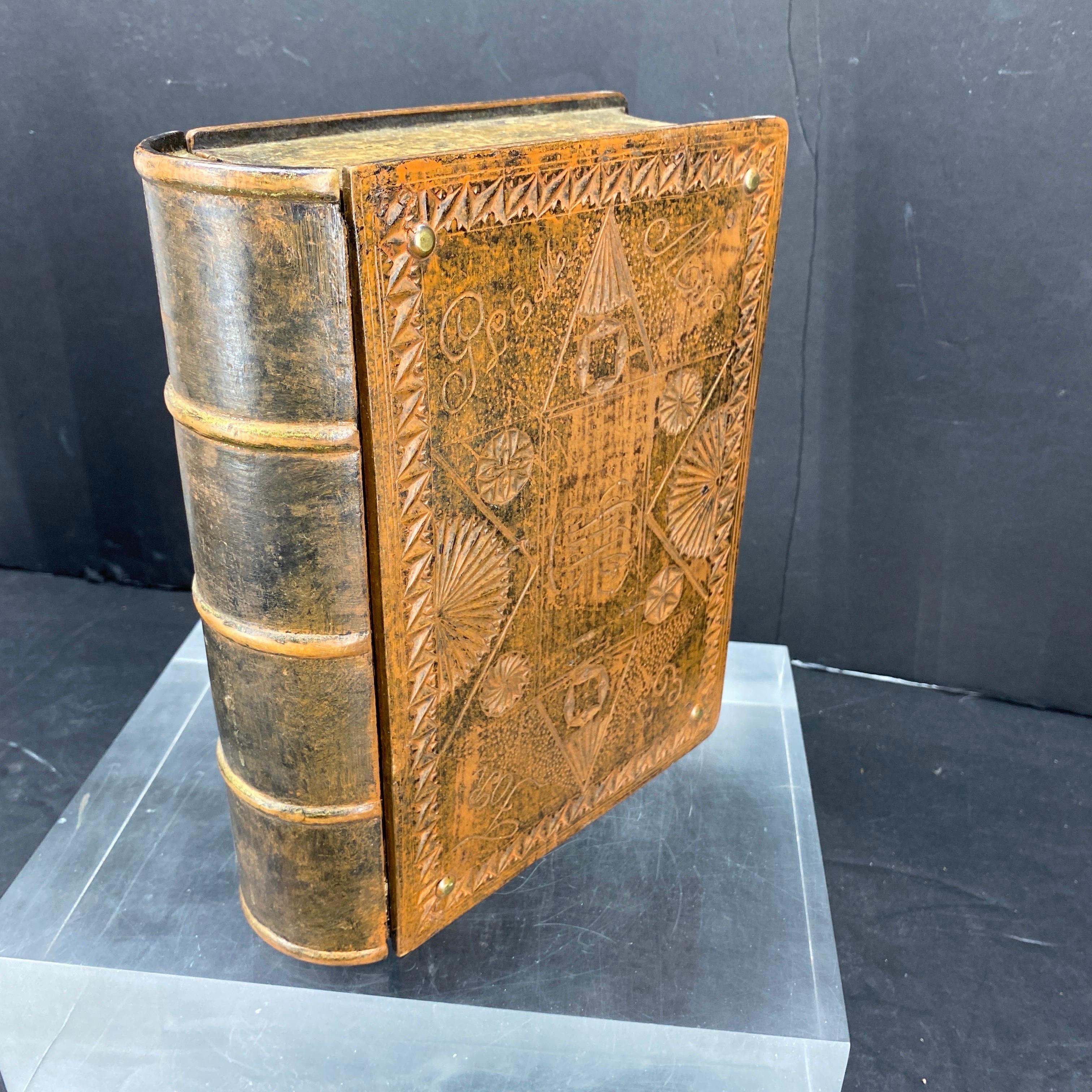 Boîte à livres d'artisanat danois en bois du XIXe siècle « Forget Me Not » (Ne m'oublie pas) en vente 6